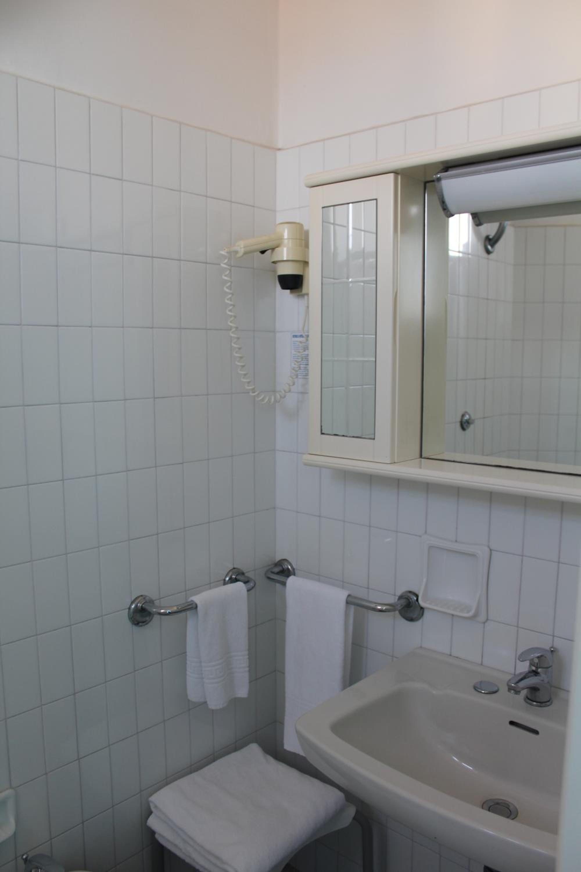 Economy Double or Twin Room photo 3