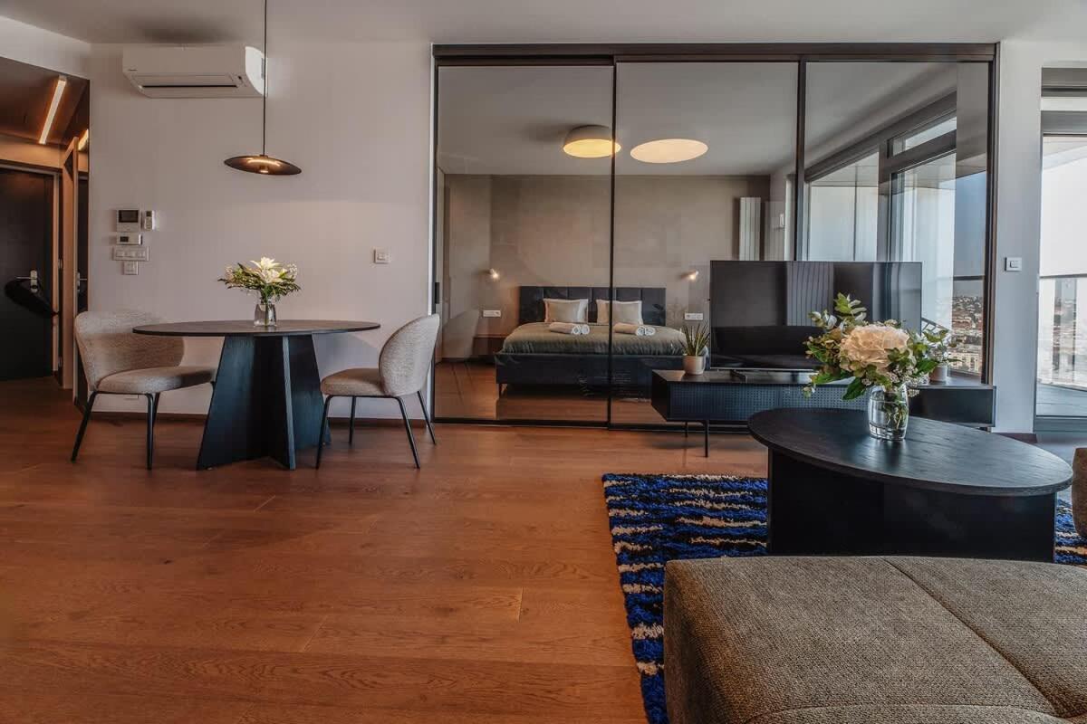 Apartment photo 2