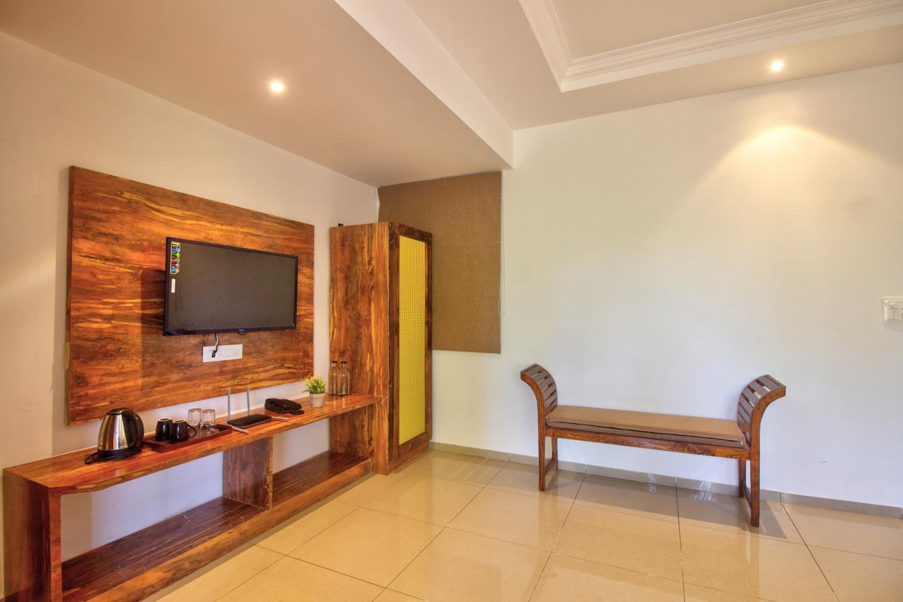 Deluxe Double Room with Extra Bed