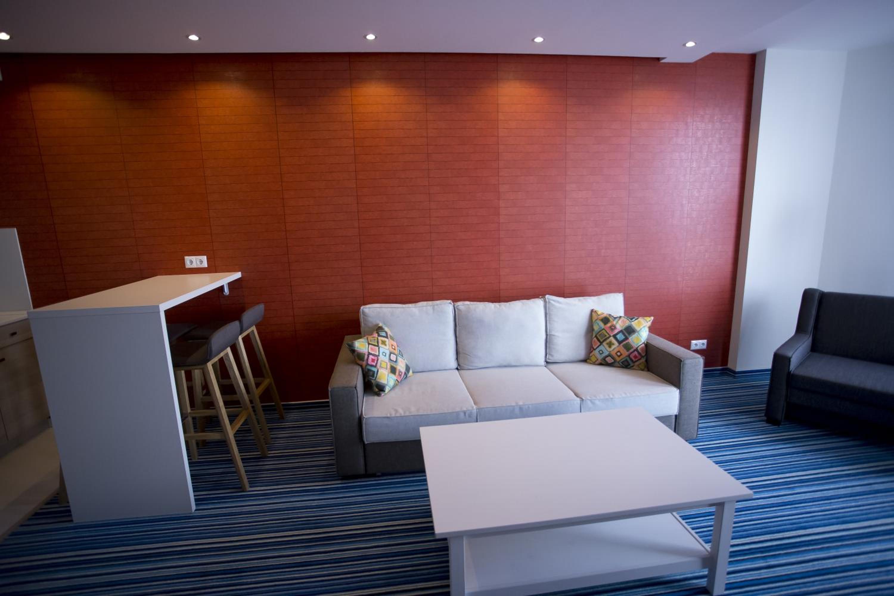 Family Suite with Sea View - Photo 32