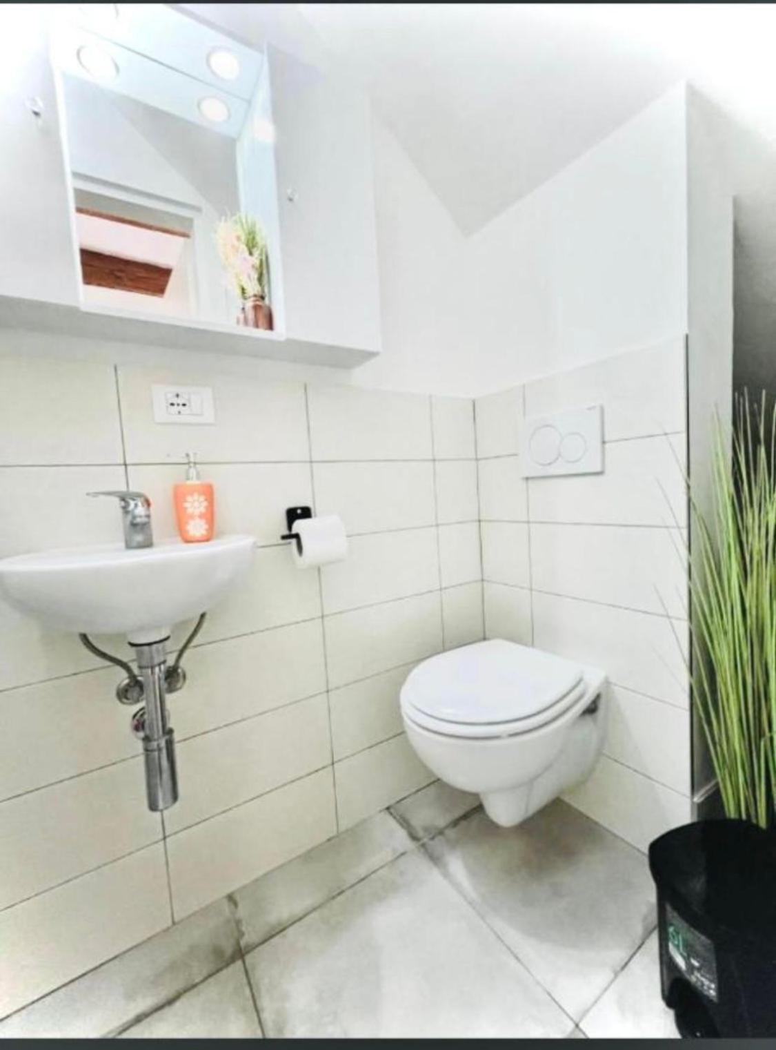 Single Room with Private External Bathroom photo 3