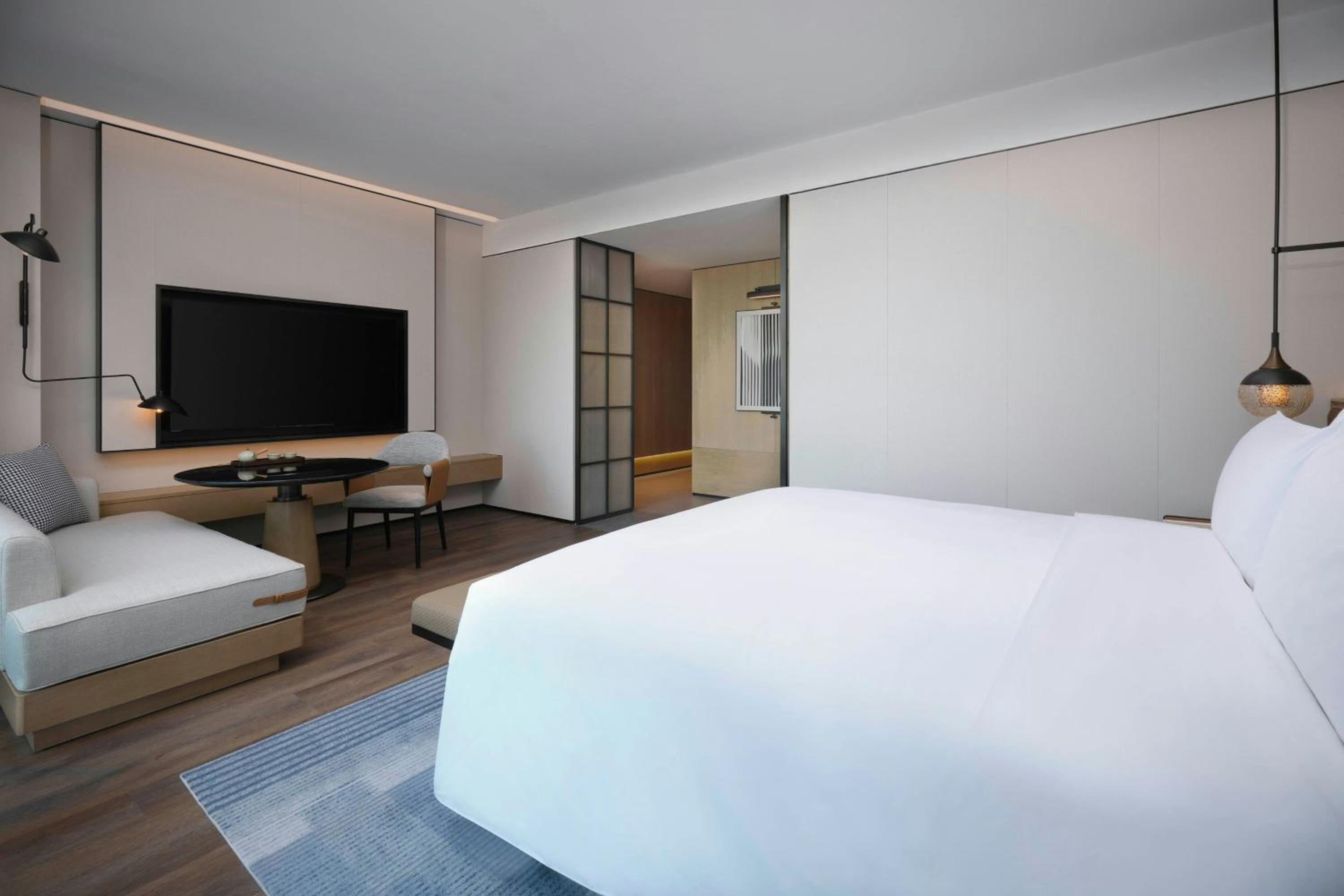 Premier Business King Room with City View photo 1