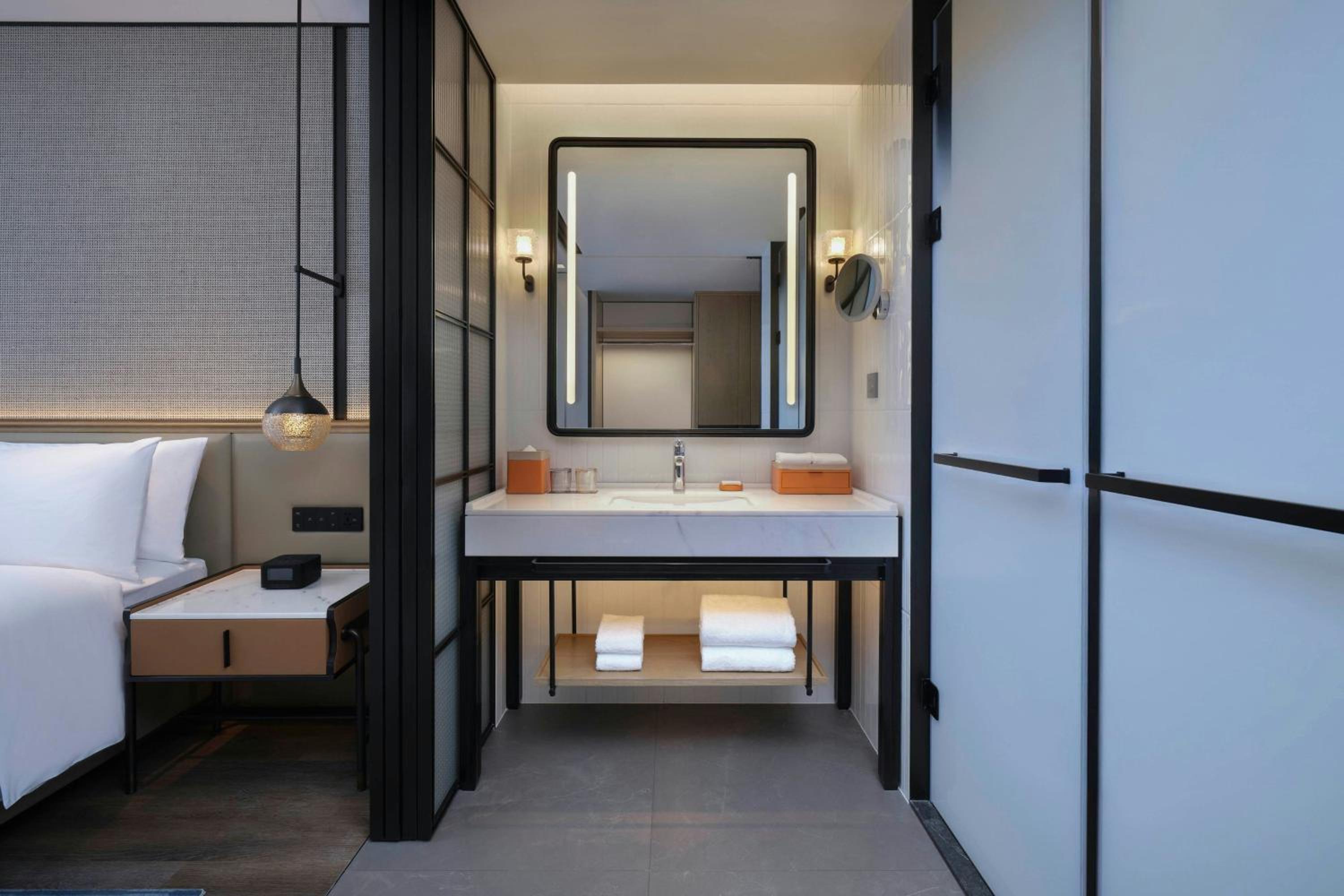 Superior Double Room with Two Double Beds and City View photo 3
