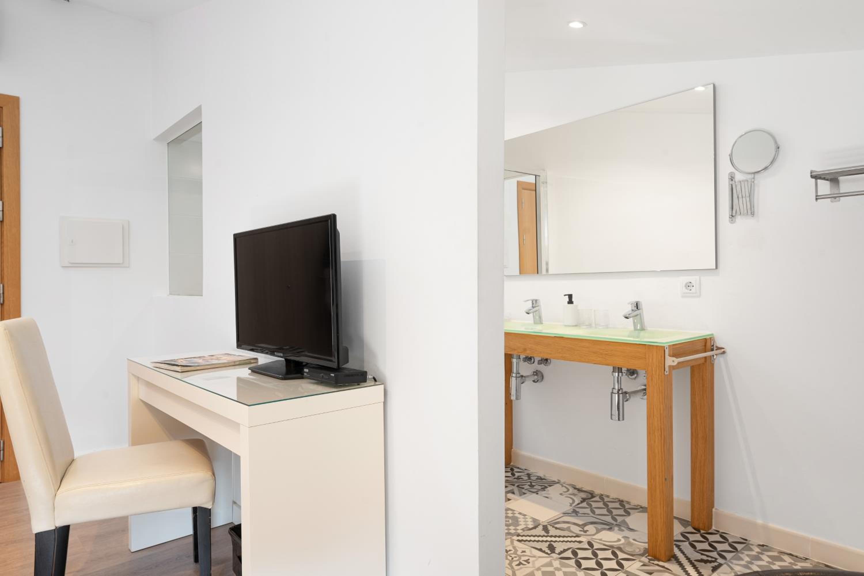 Standard Twin Room photo 2