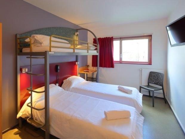 Deluxe Room (2 Adults + 1 Child)