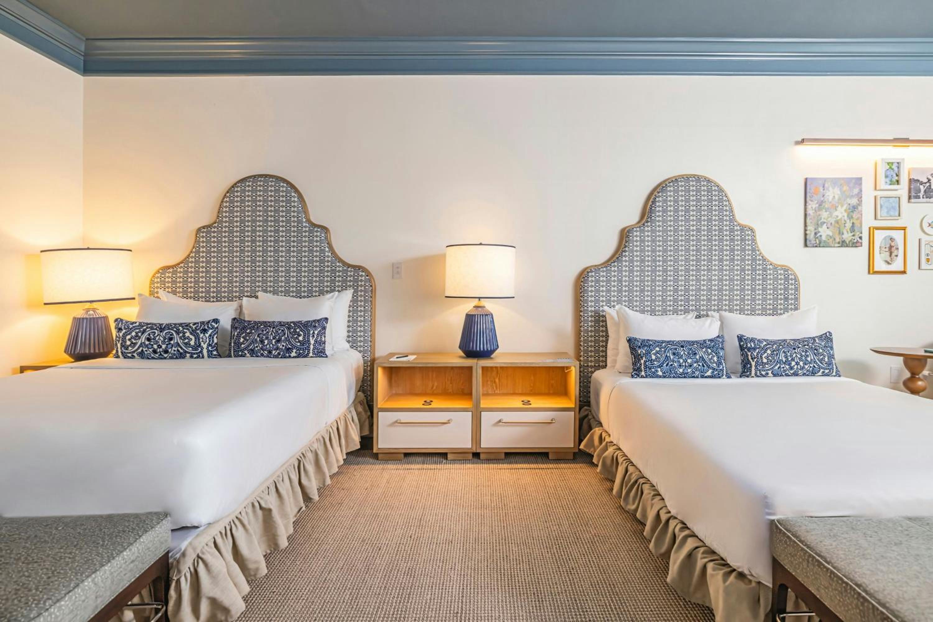 Deluxe Queen Room with City View and Balcony - Mobility/Hearing Accessible with Roll-In Shower