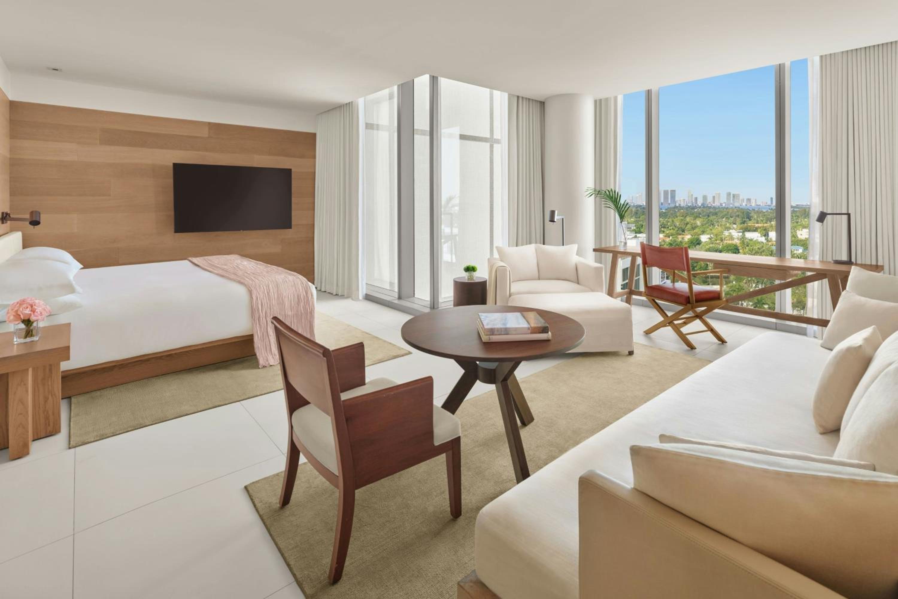 Deluxe King Room with City View