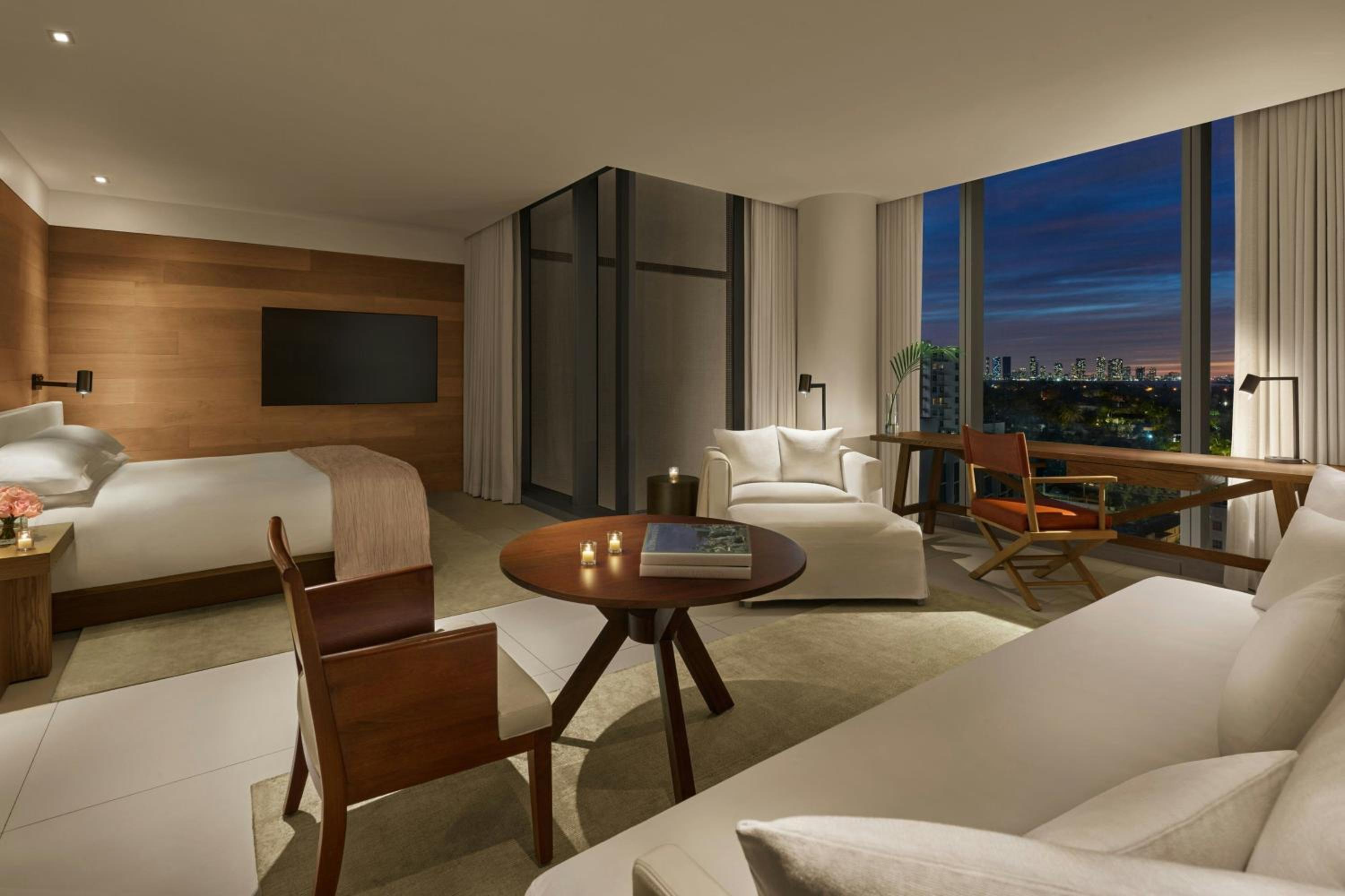 Deluxe King Room with City View