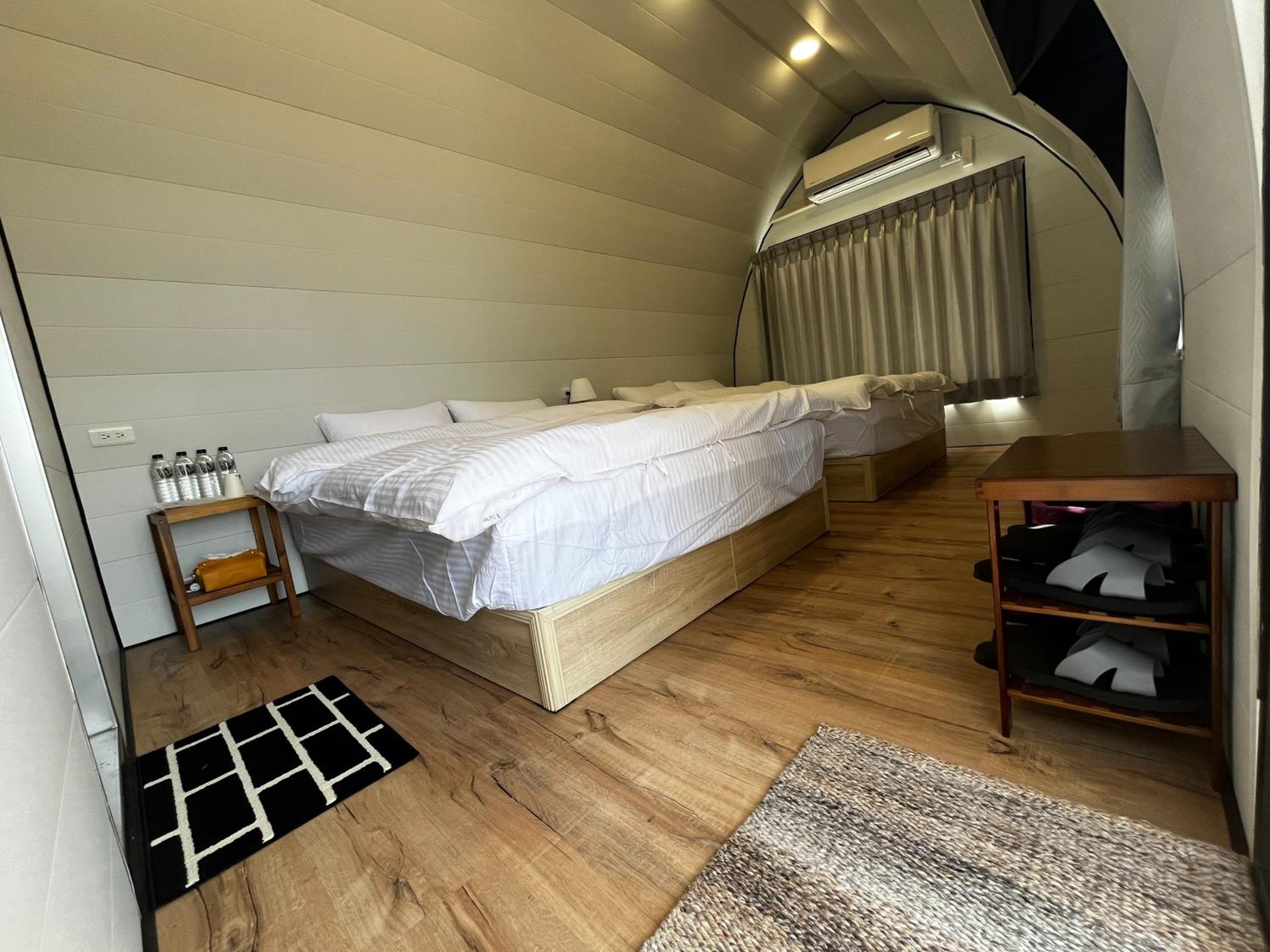 Five-Bedroom House photo 1