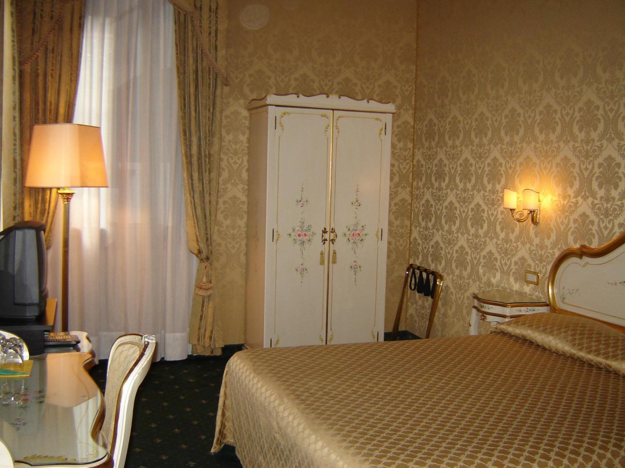 Standard Double Room photo 2
