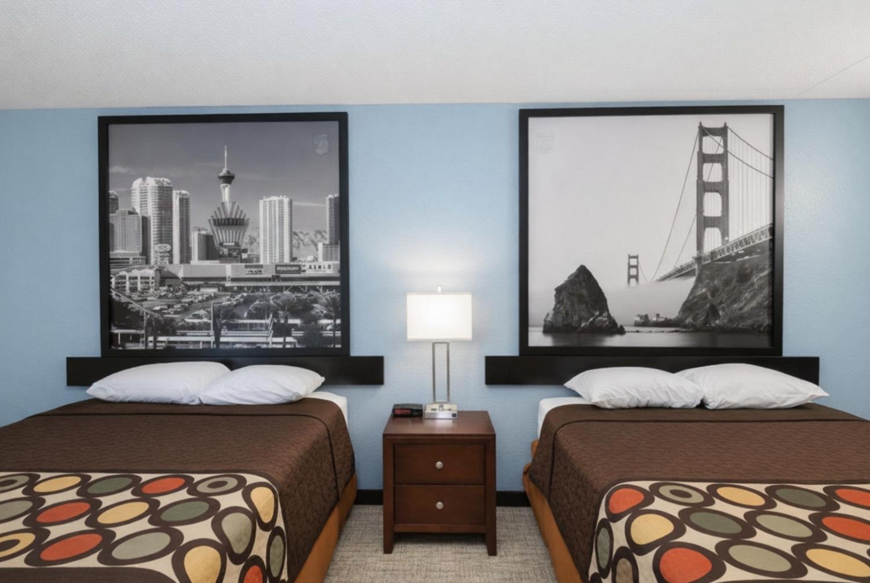 Queen Room with Two Queen Beds - Photo 2