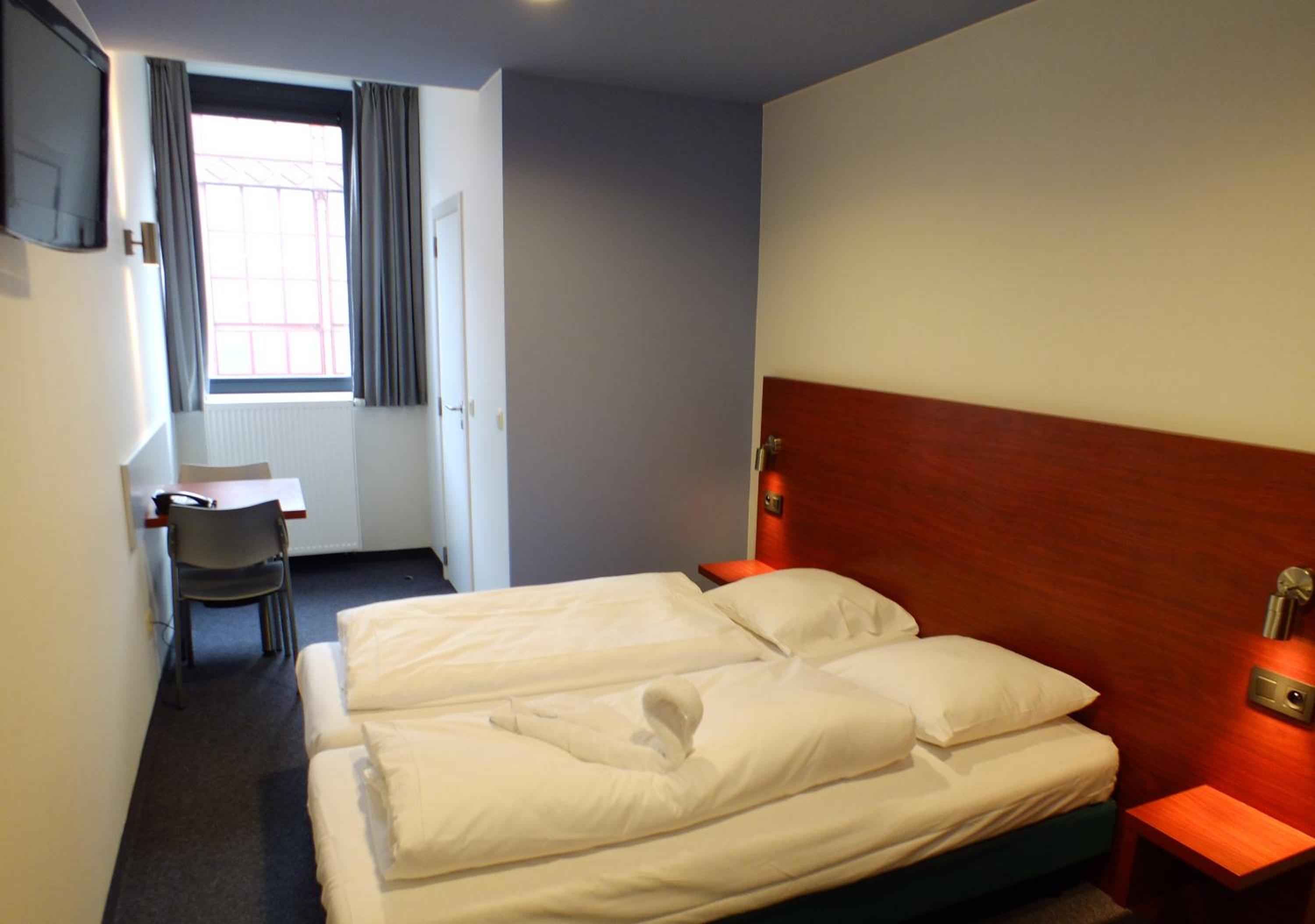 Twin Room - Photo 5