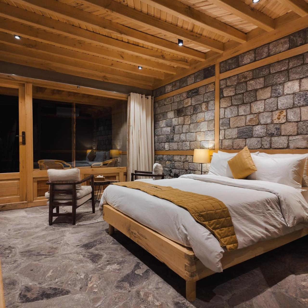Deluxe Double or Twin Room