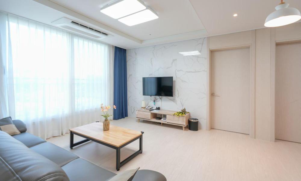 [4 People Room] Suite  - Photo 1