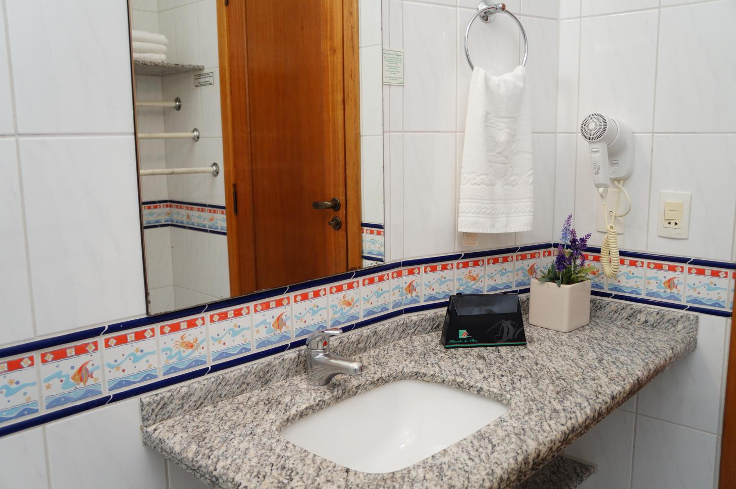 Double Room with Balcony and Partial Sea View - Photo 7