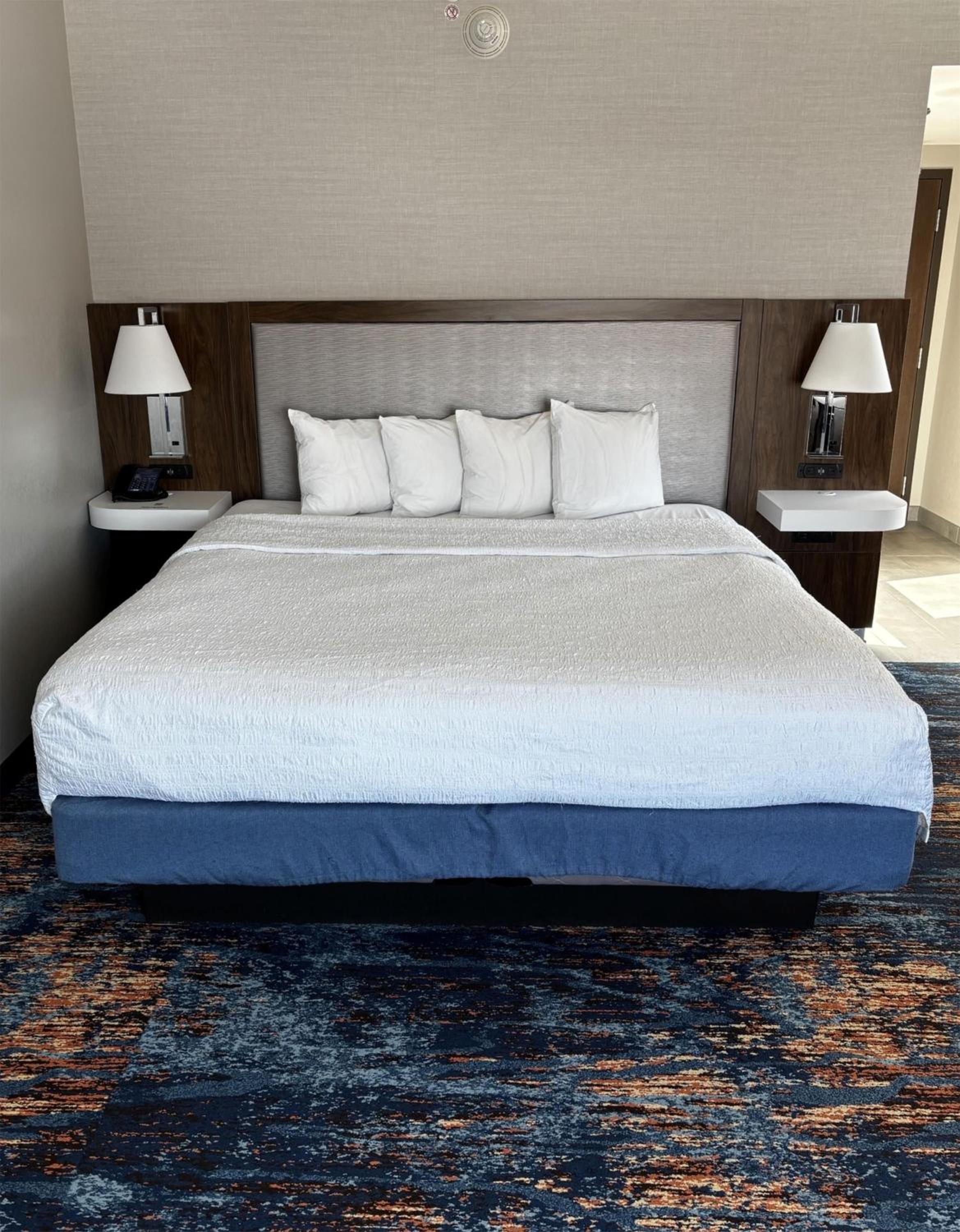 King Room with One King Bed photo 1