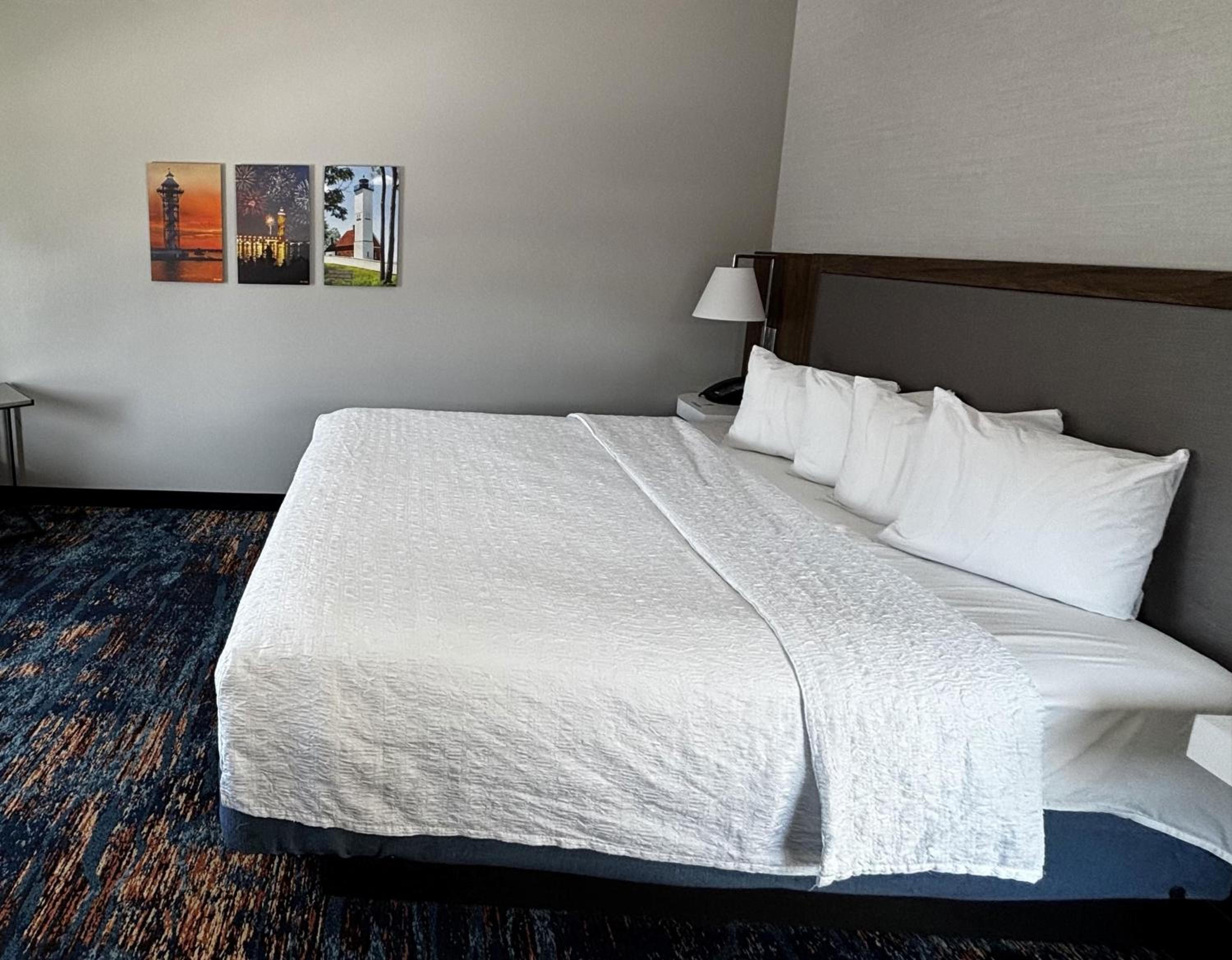 King Room with One King Bed photo 3