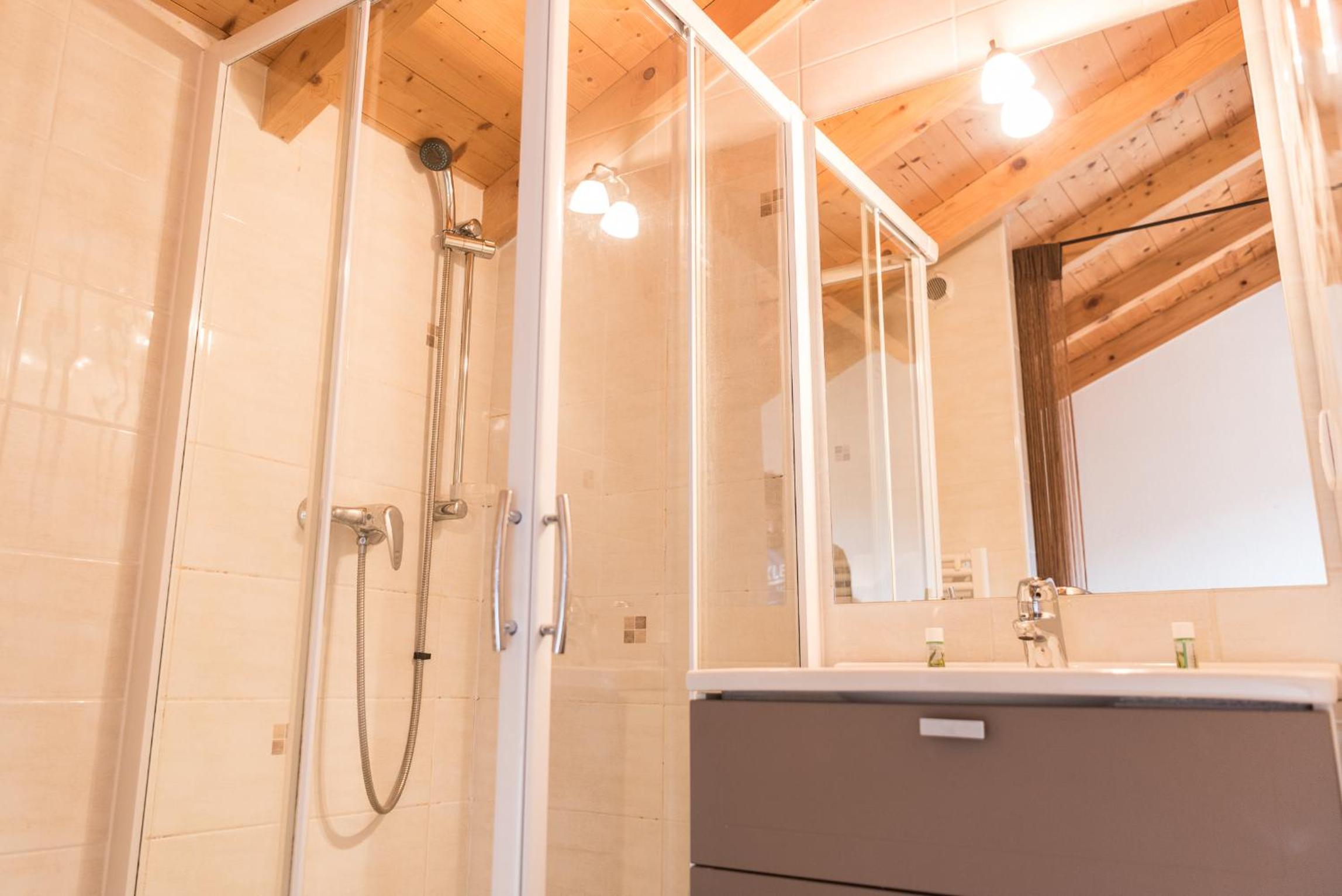 Duplex Apartment (1-2 Adults) - Photo 11