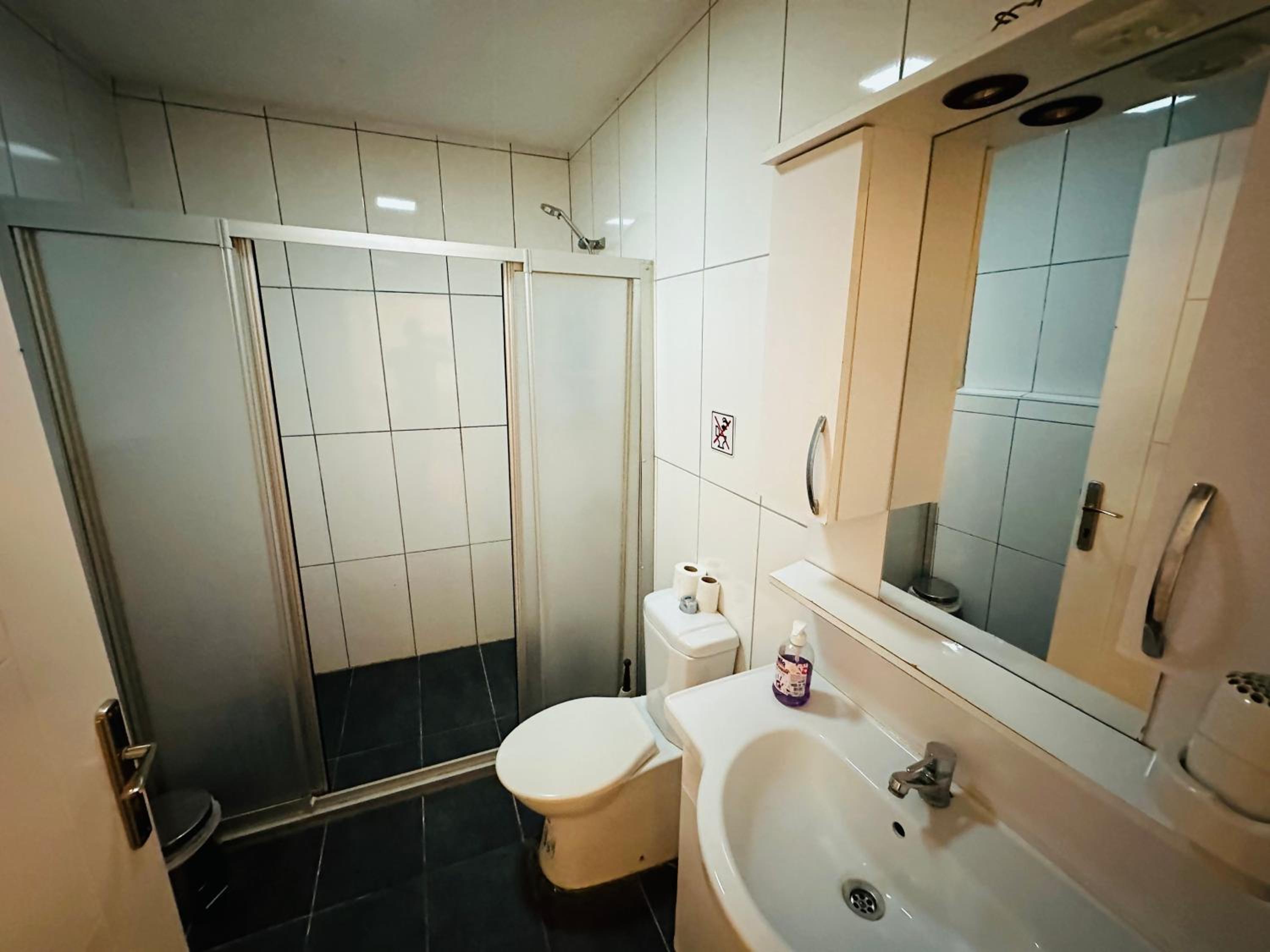 Economy Triple Room photo 1
