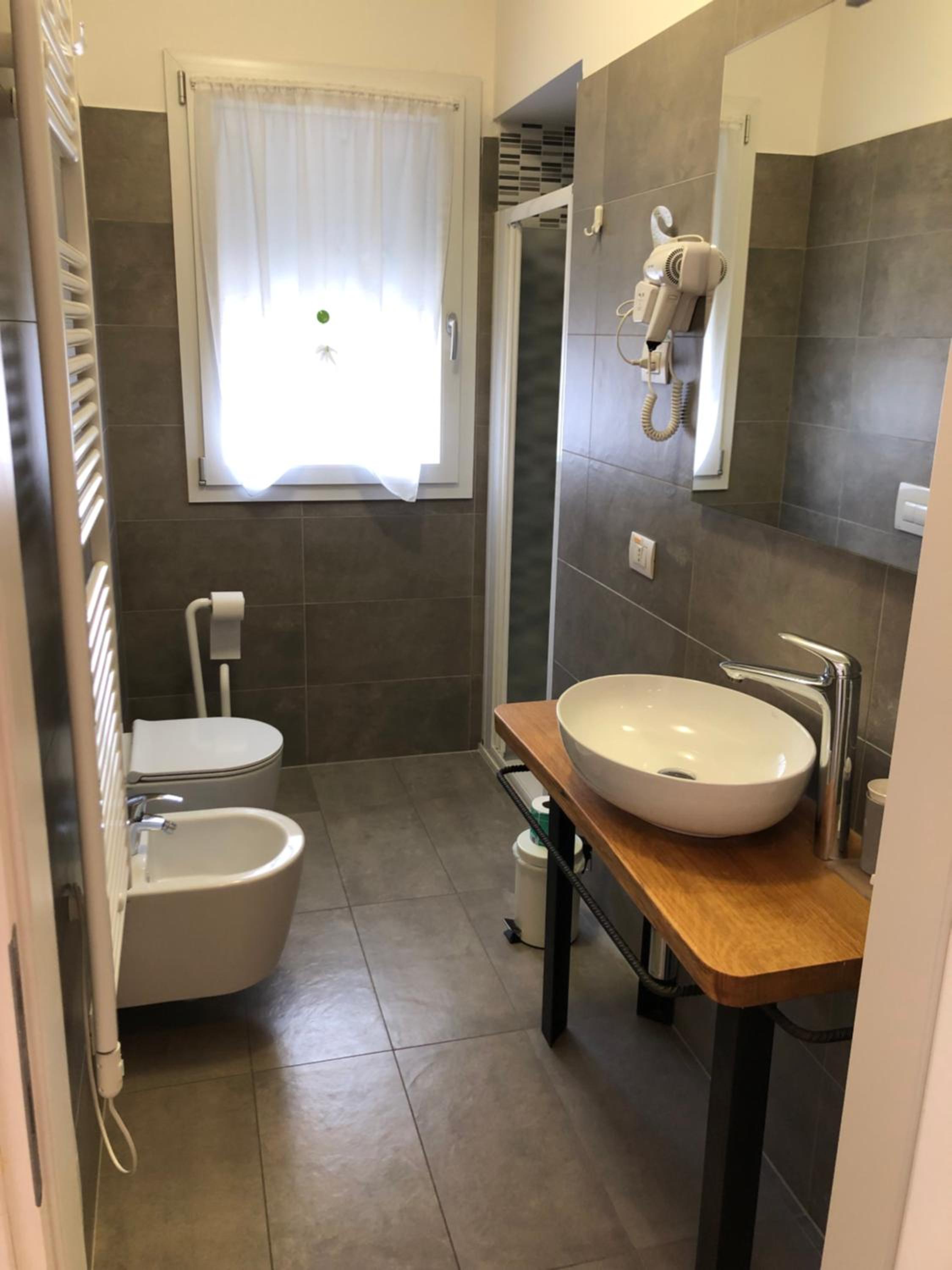 Single Room with Private Bathroom photo 2