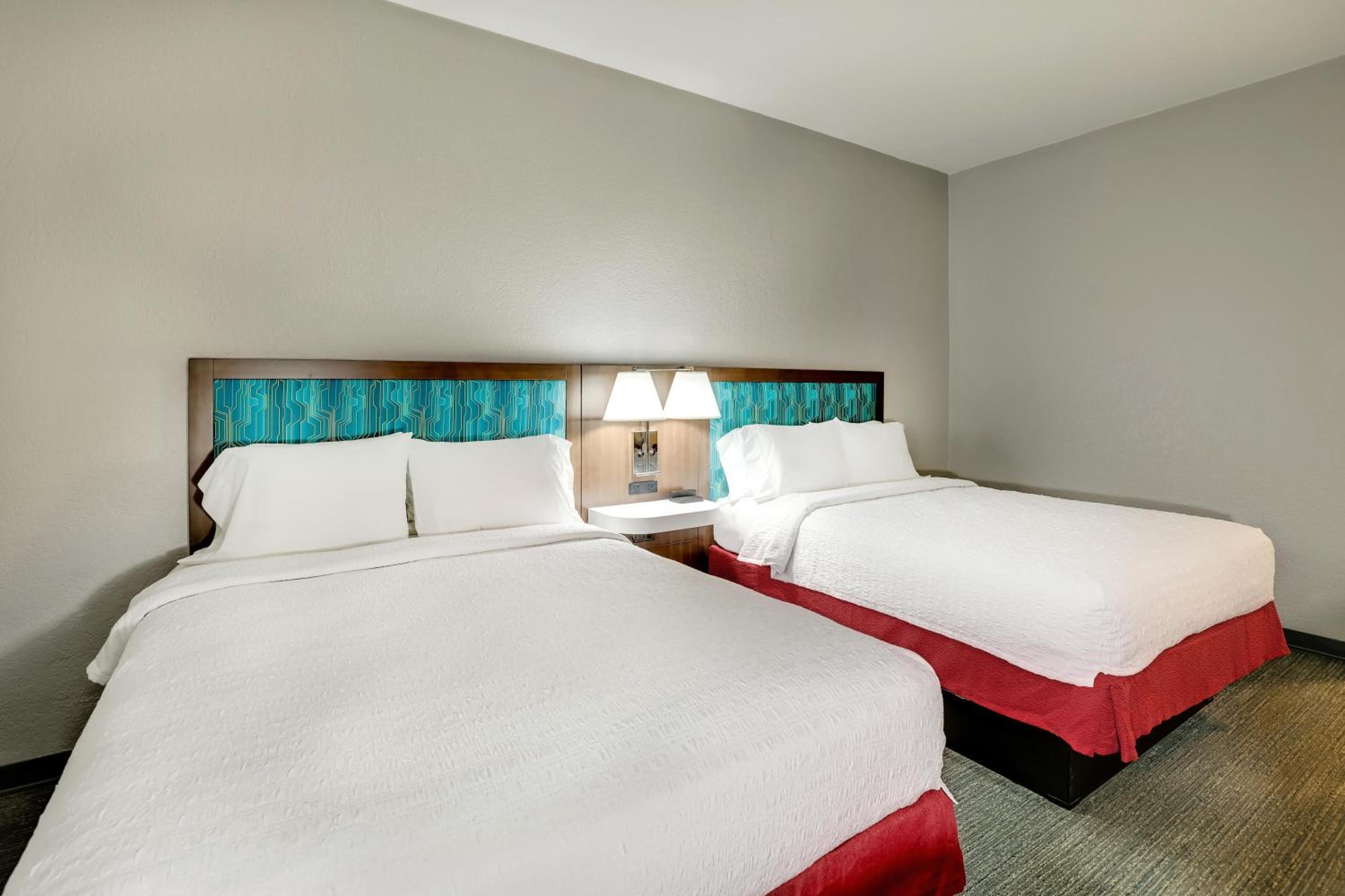 Queen Room with Two Queen Beds (4 Adults) photo 1