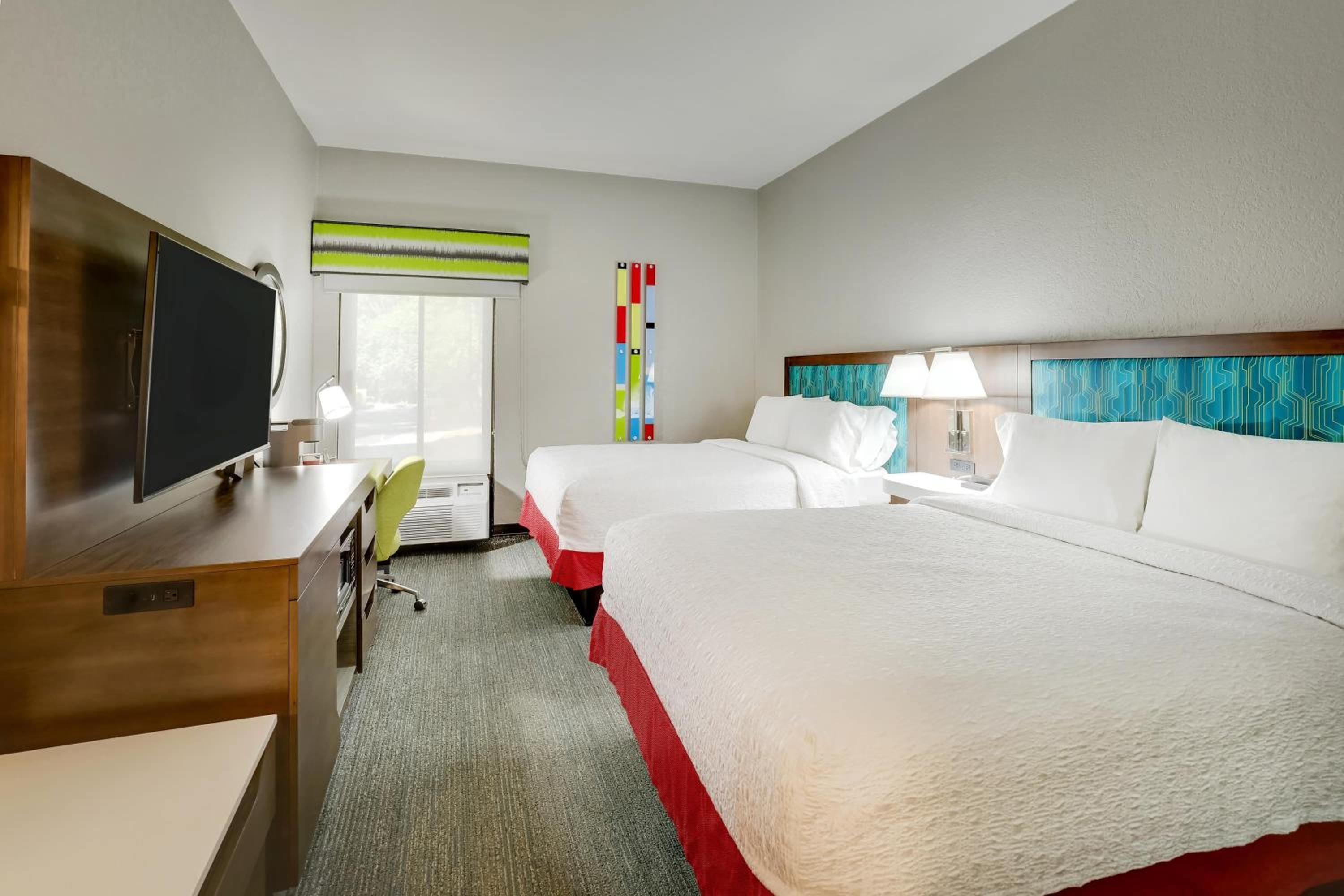 Queen Room with Two Queen Beds (4 Adults) photo 3
