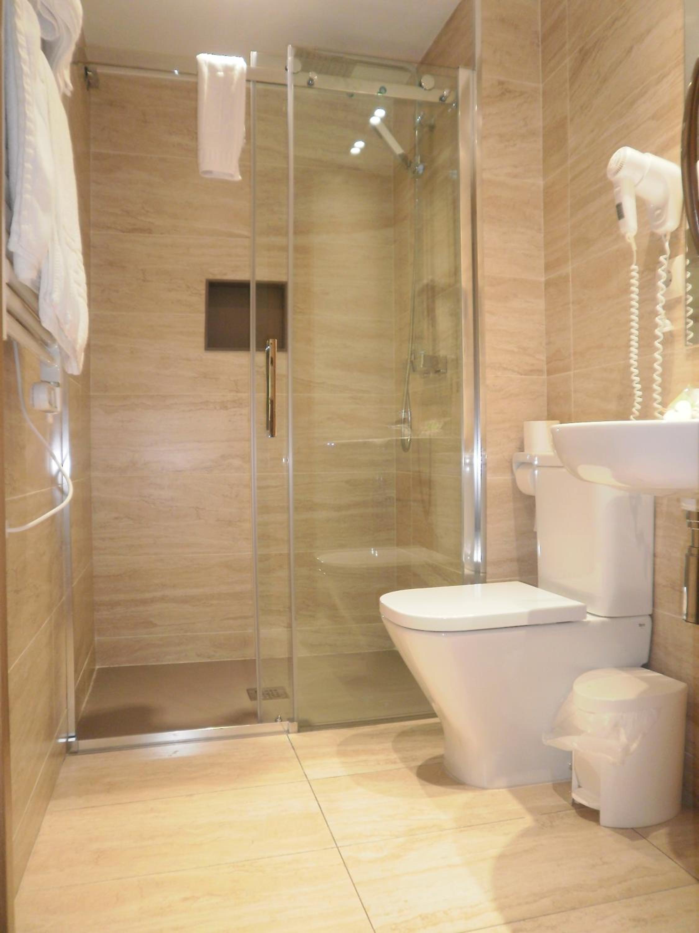 Standard Double or Twin Room photo 3