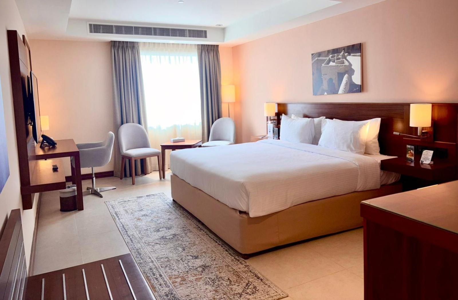 Standard Room - 1 King Bed photo 3