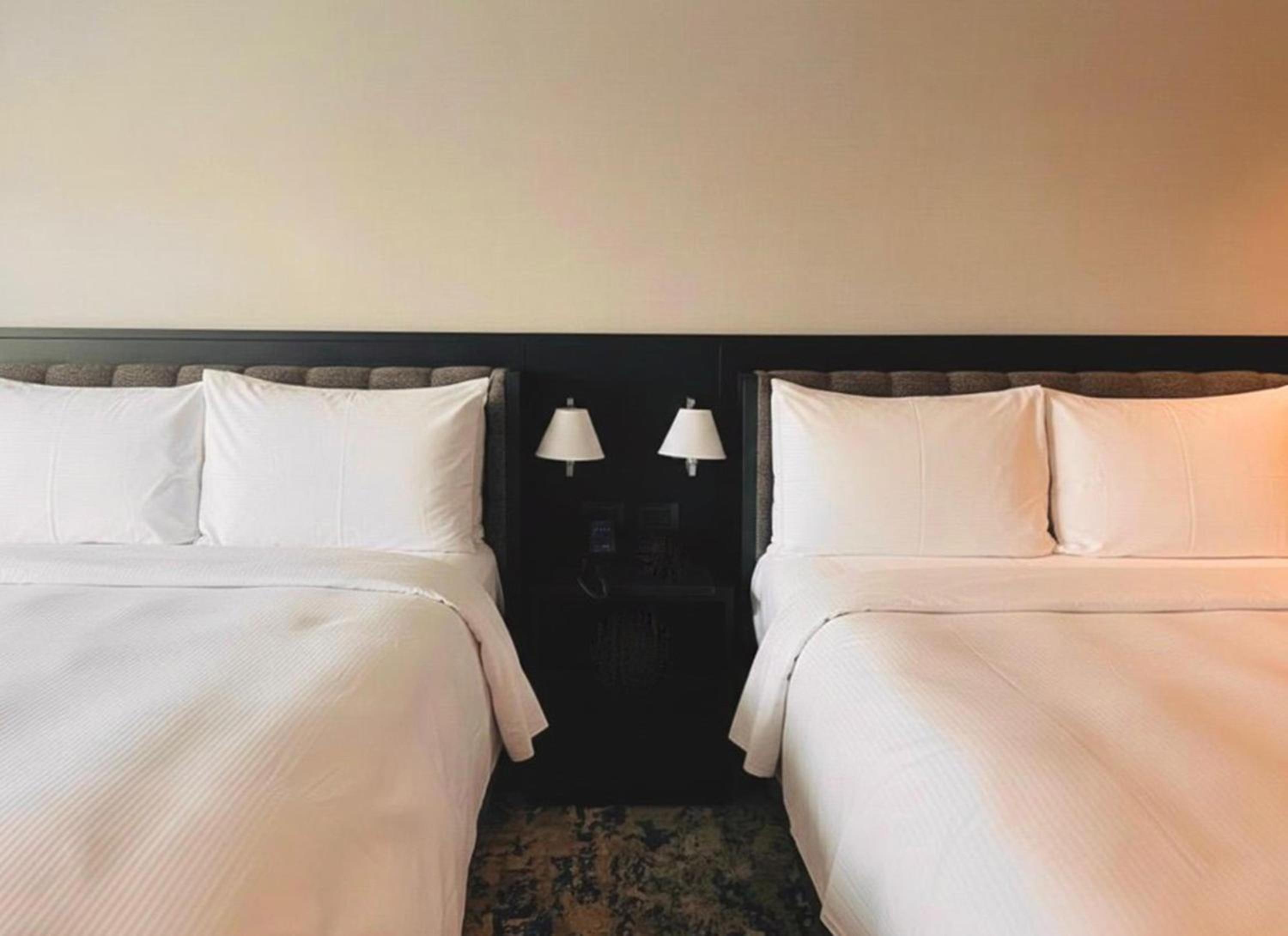 Premium Double Room with Two Double Beds and Bridge View - Photo 2