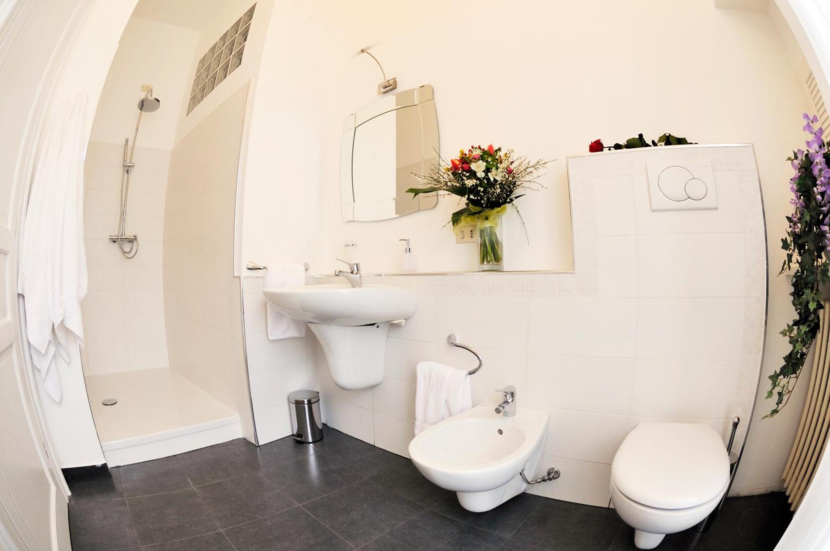 Suite with Spa Bath - Photo 7