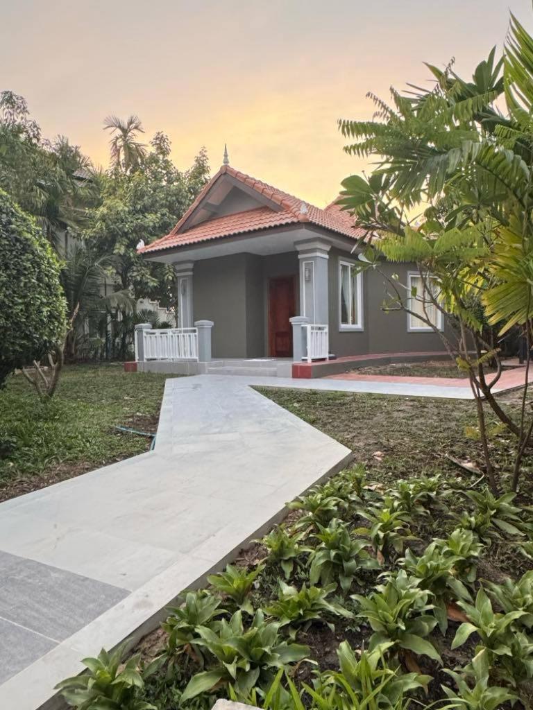 Villa with Garden View