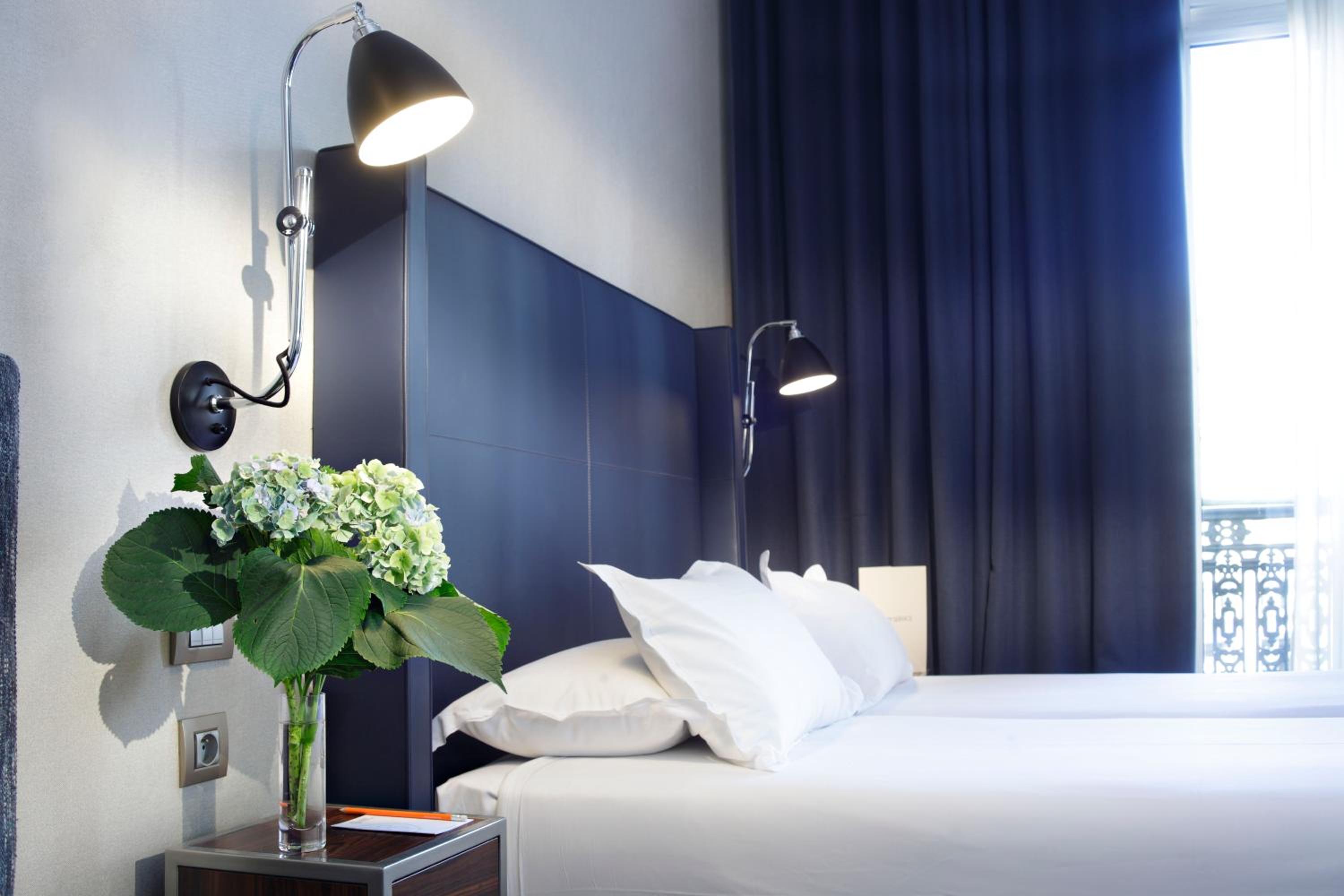 Available room thumbnail 5