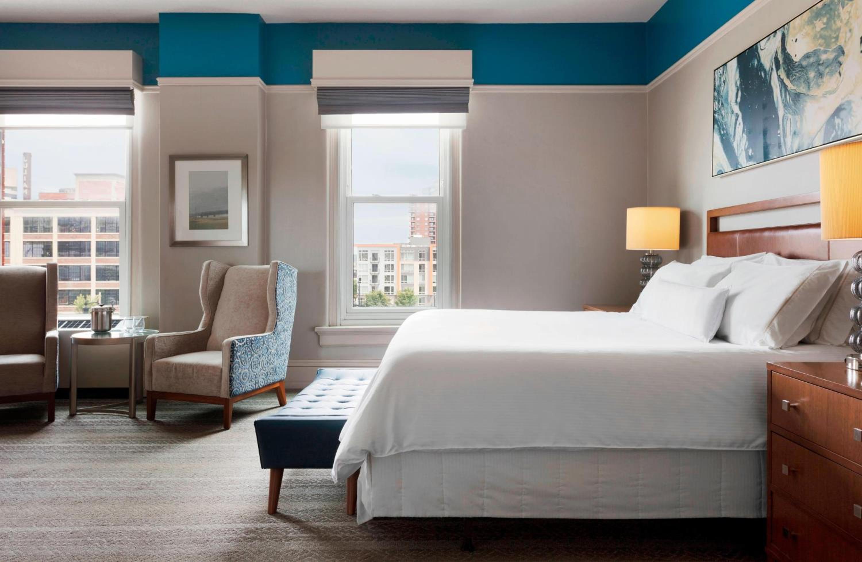Executive Suite, 1 King - Photo 4