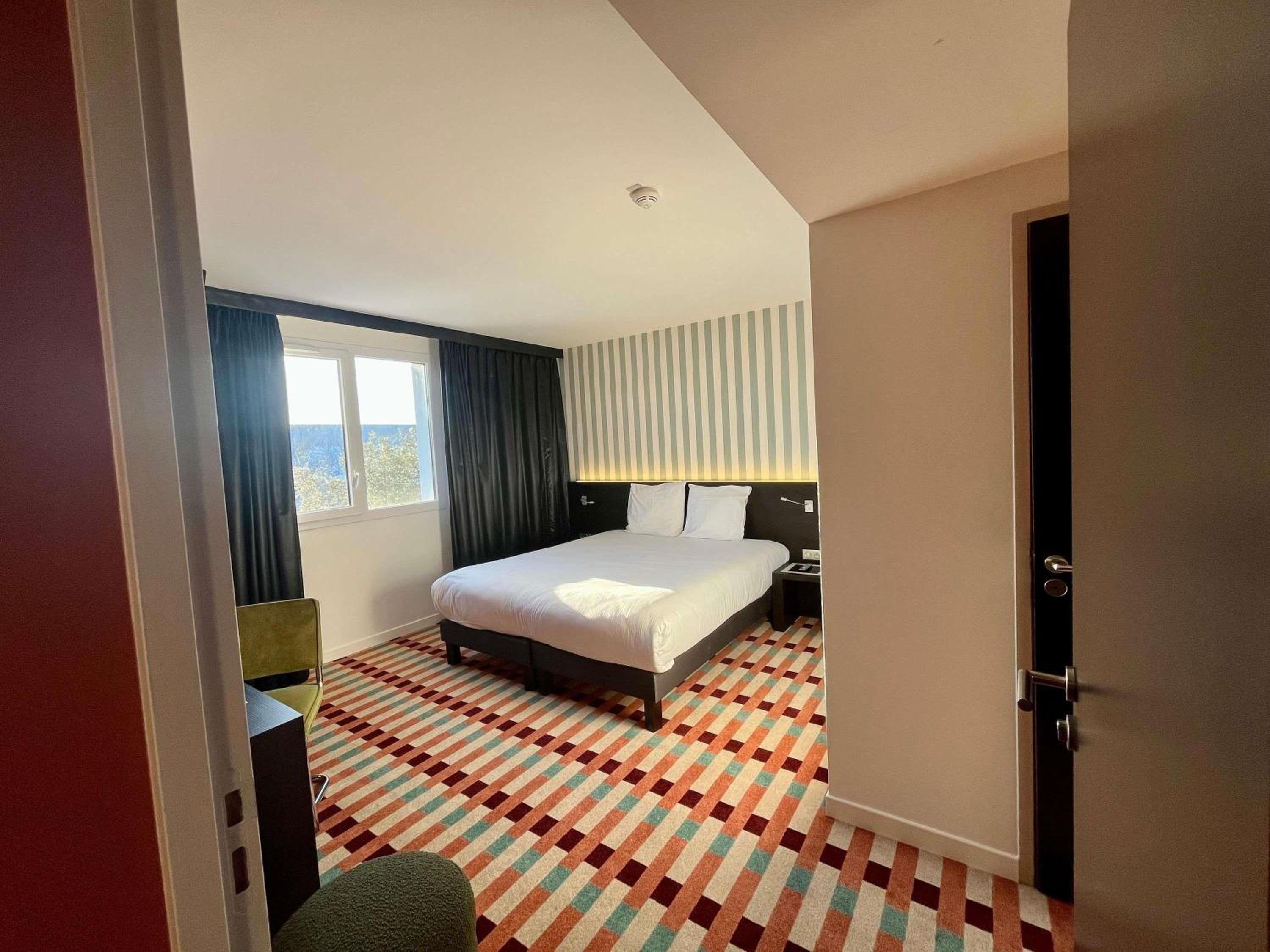 King Suite with Sofa Bed photo 2
