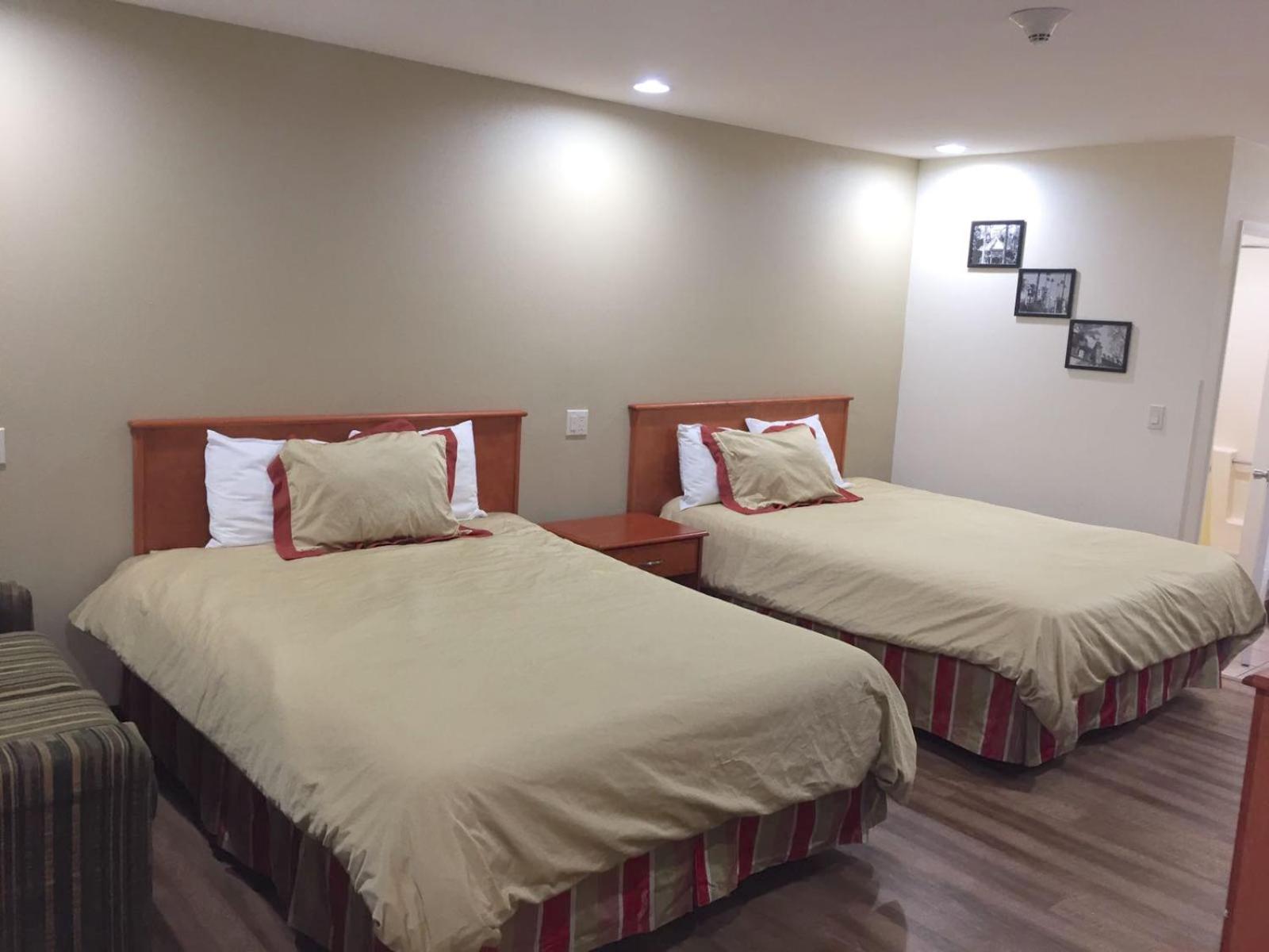 Queen Room with Two Queen Beds - Disability Access - Photo 3