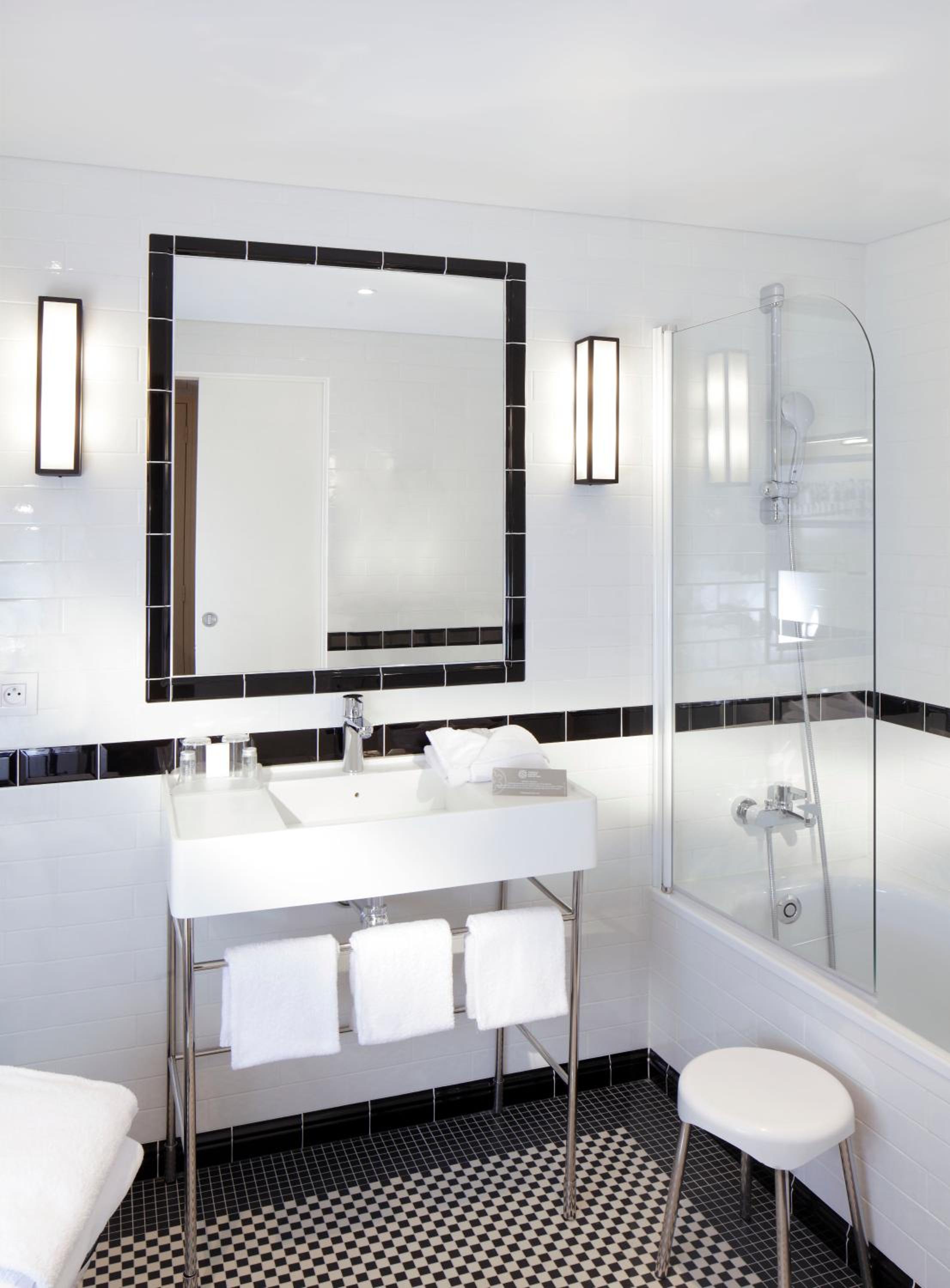 Superior Double Room thumbnail 5