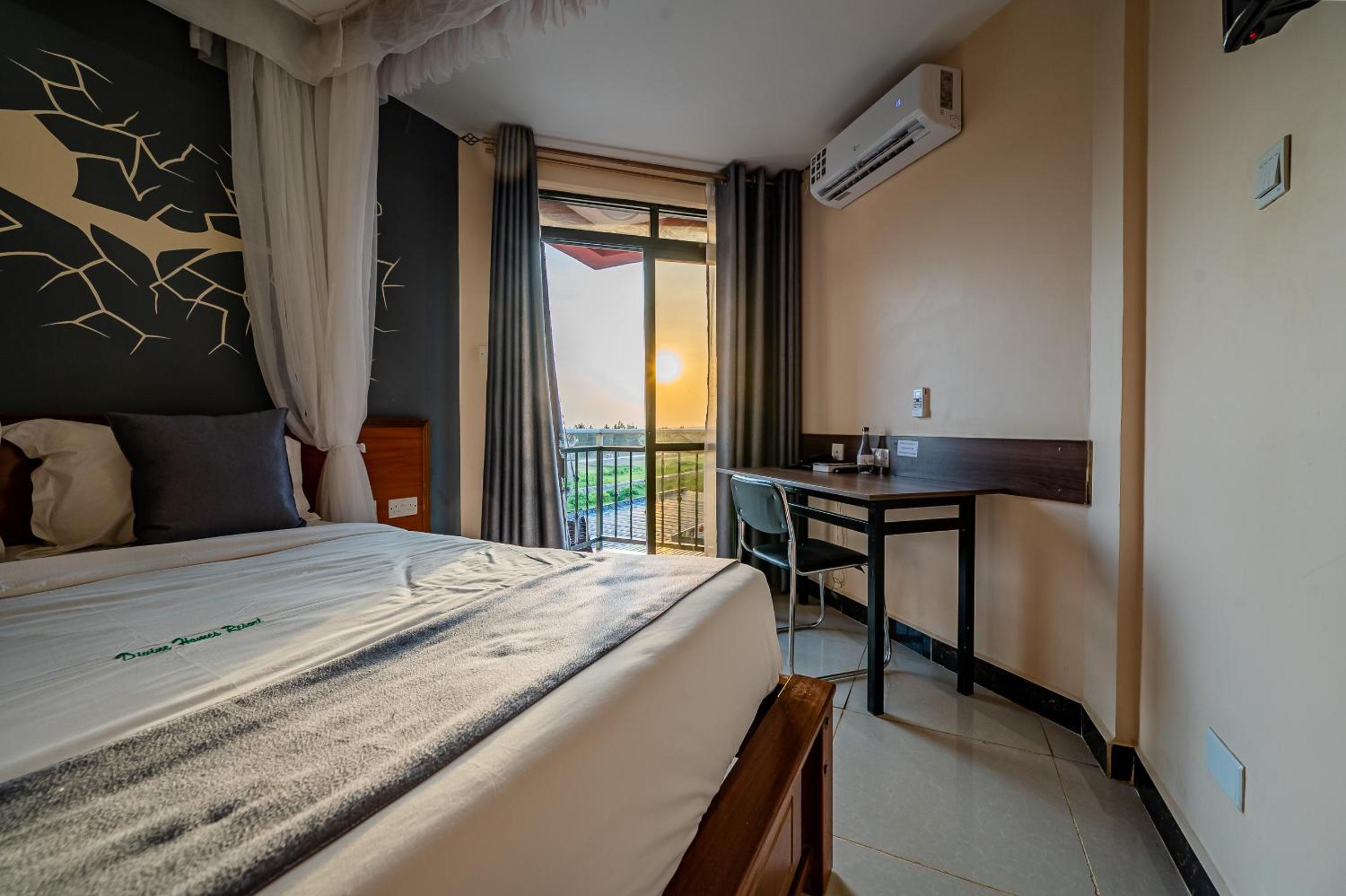 Deluxe Double Room with Balcony and Sea View photo 2