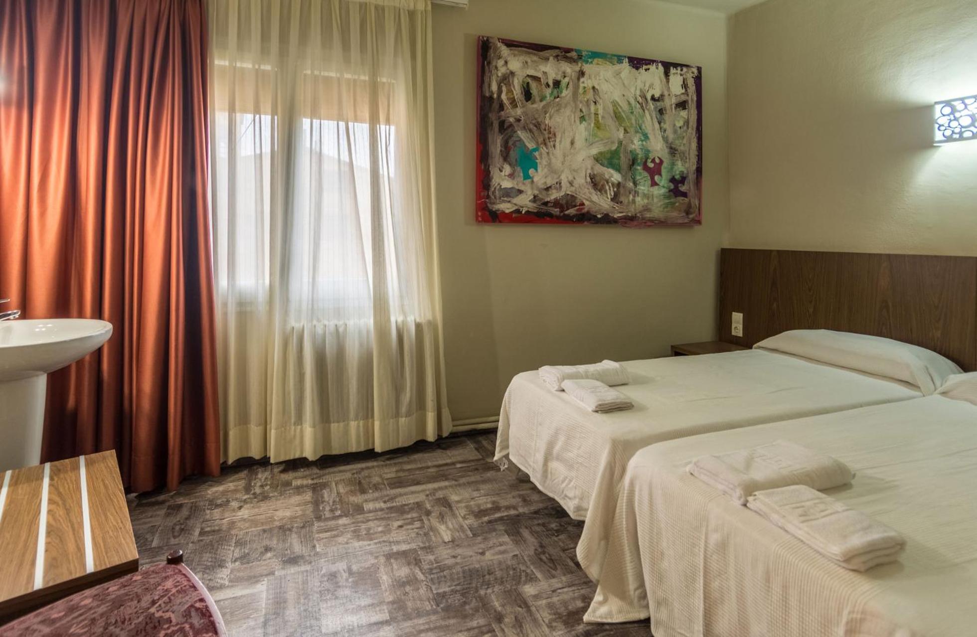 Standard Double Room with Shared Bathroom photo 2