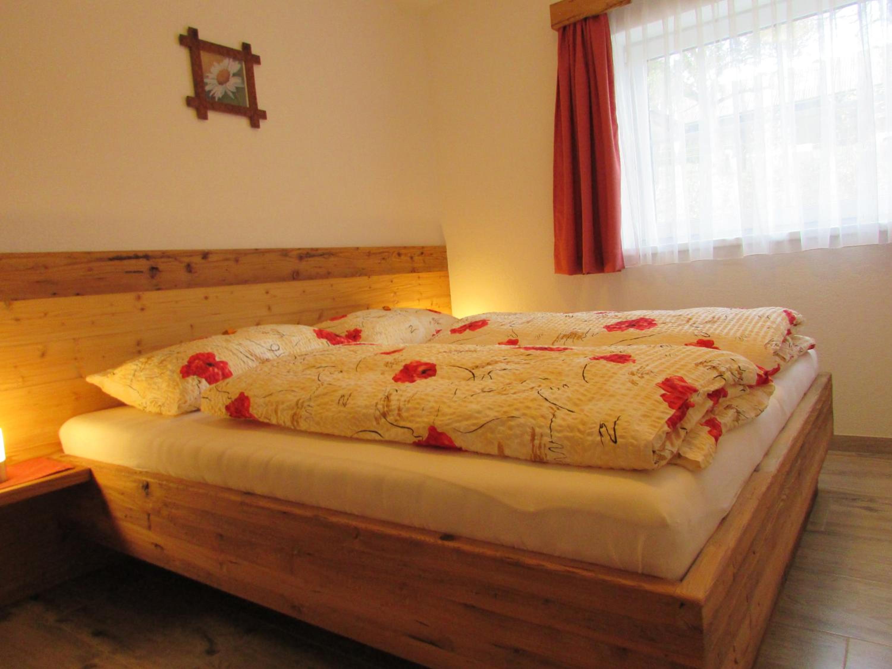 Three-Bedroom Apartment "Almhütte"