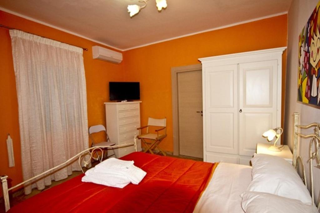 Double Room with Private Bathroom - Photo 10