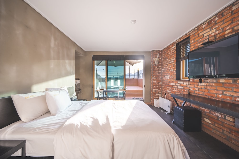 Deluxe Double Room, 1 Double Bed, Terrace, Beachfront photo 1