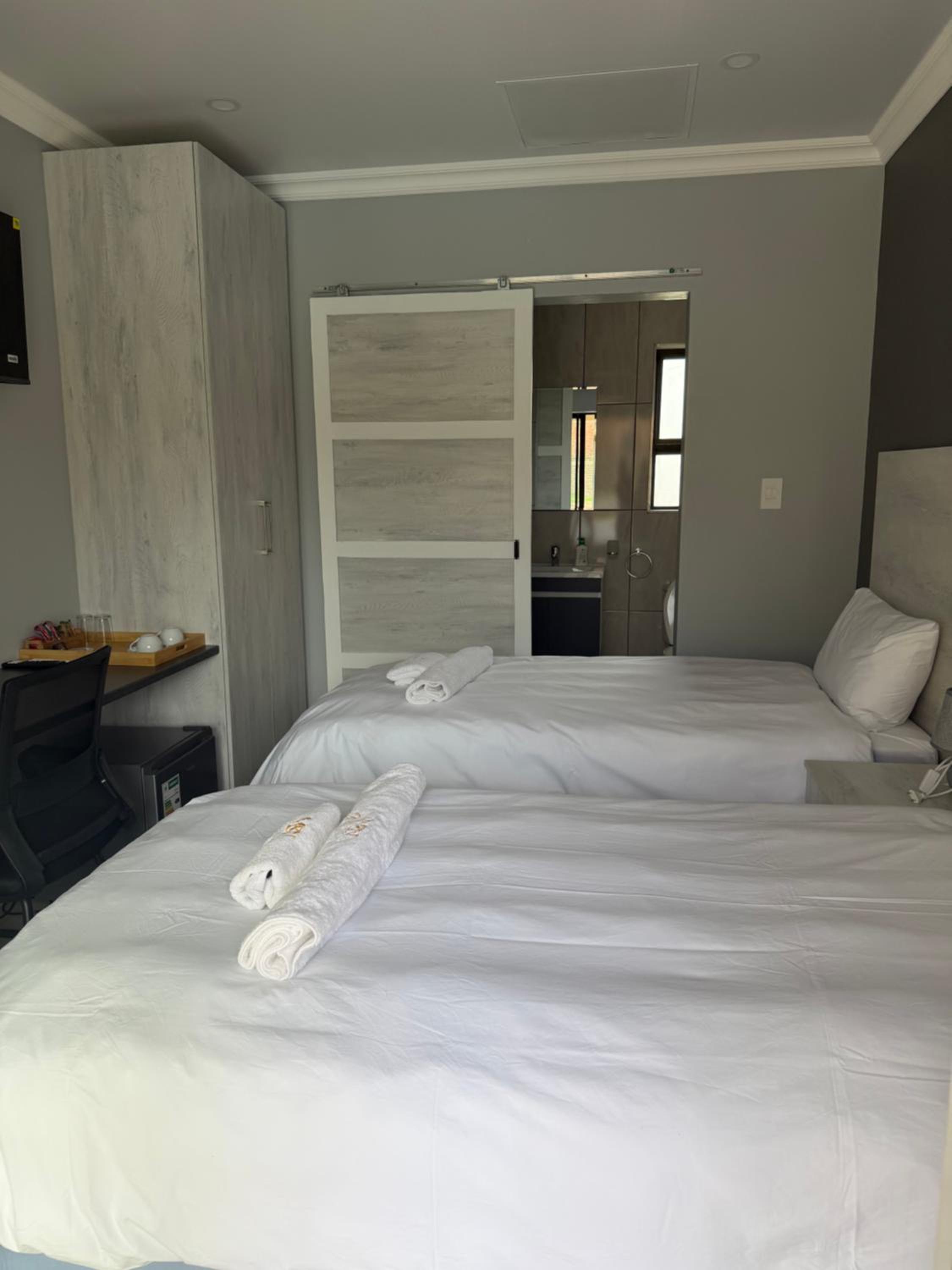 Budget Twin Room photo 2