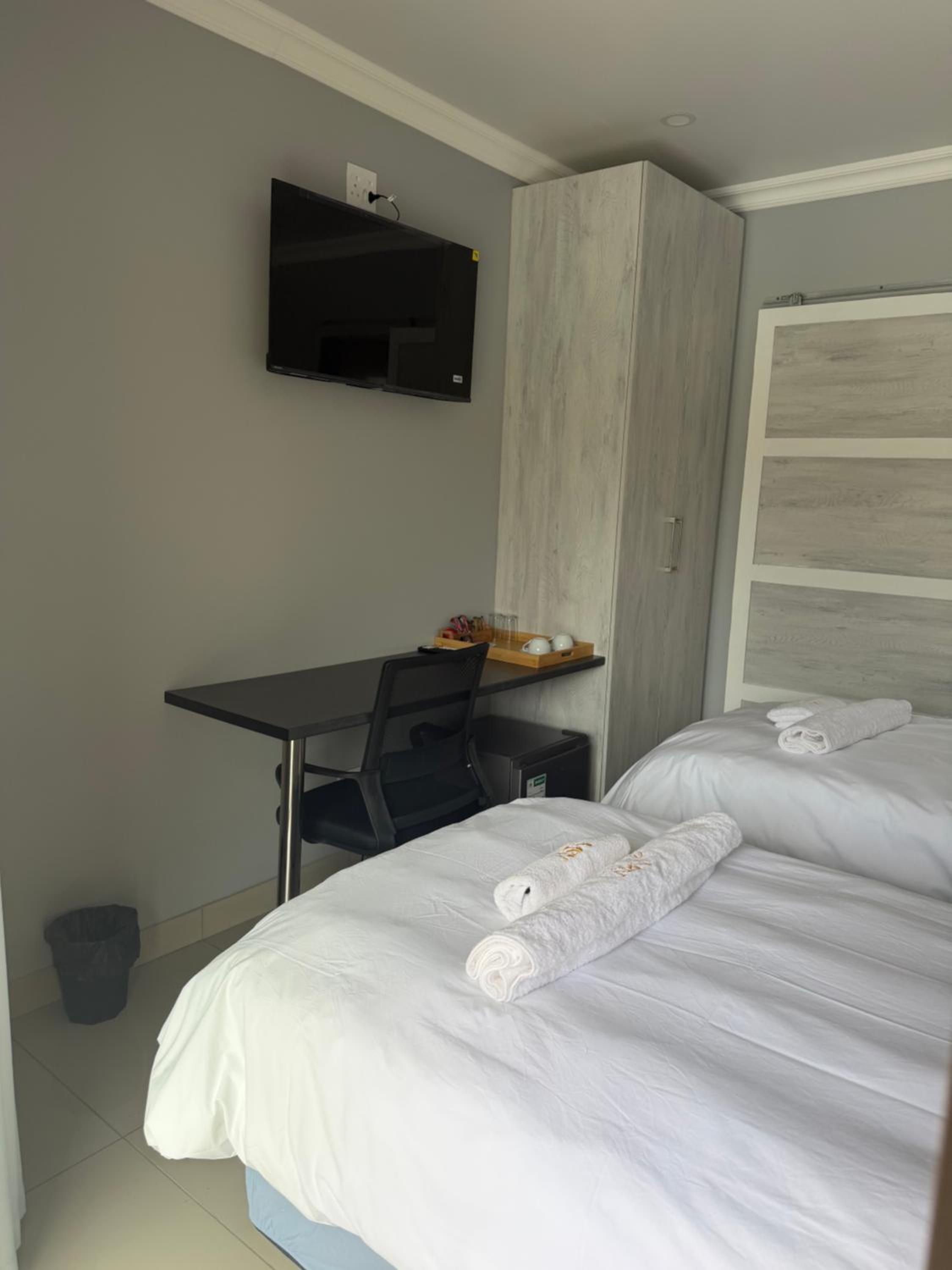 Budget Twin Room photo 3