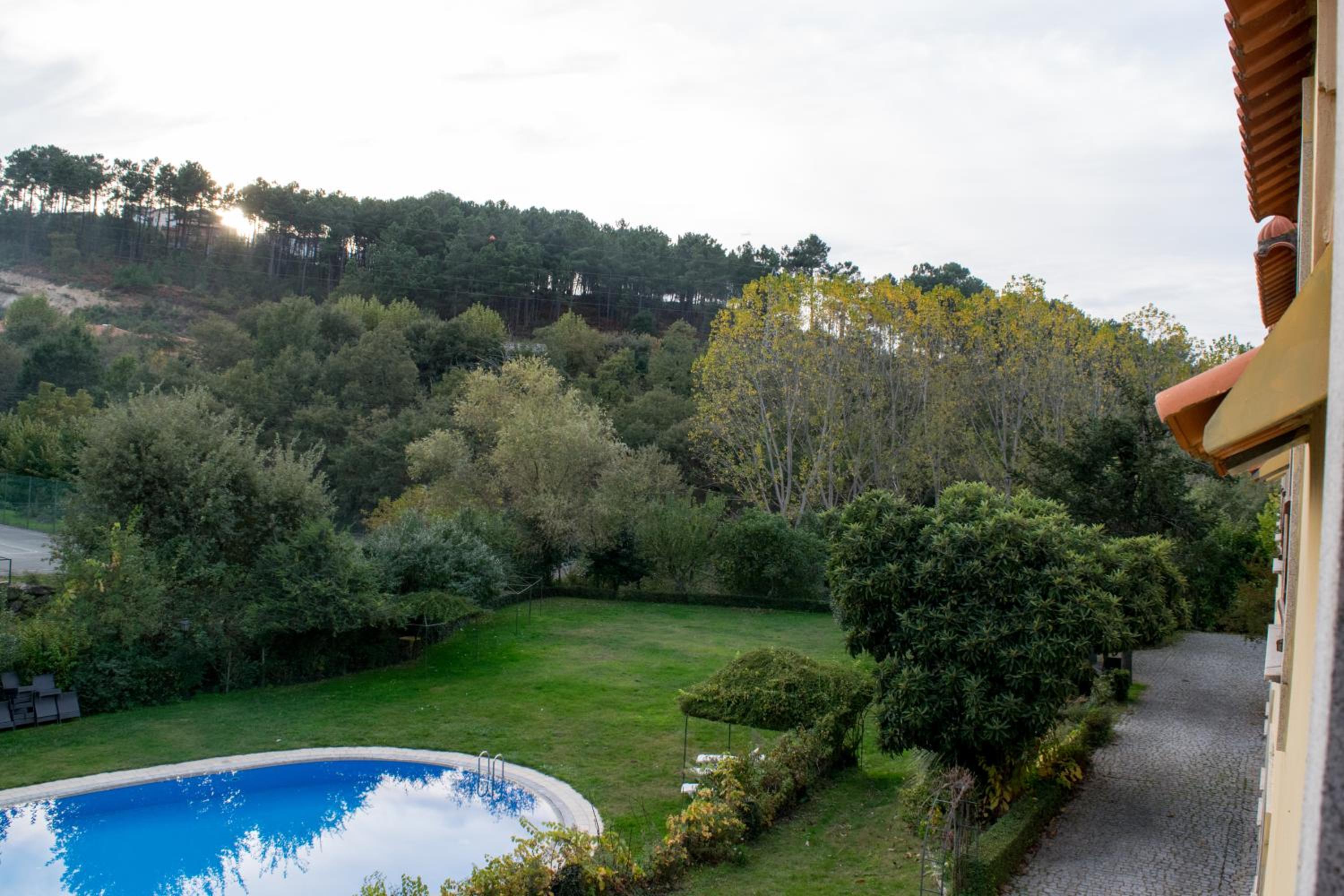 One-Bedroom Apartment with Pool View photo 3