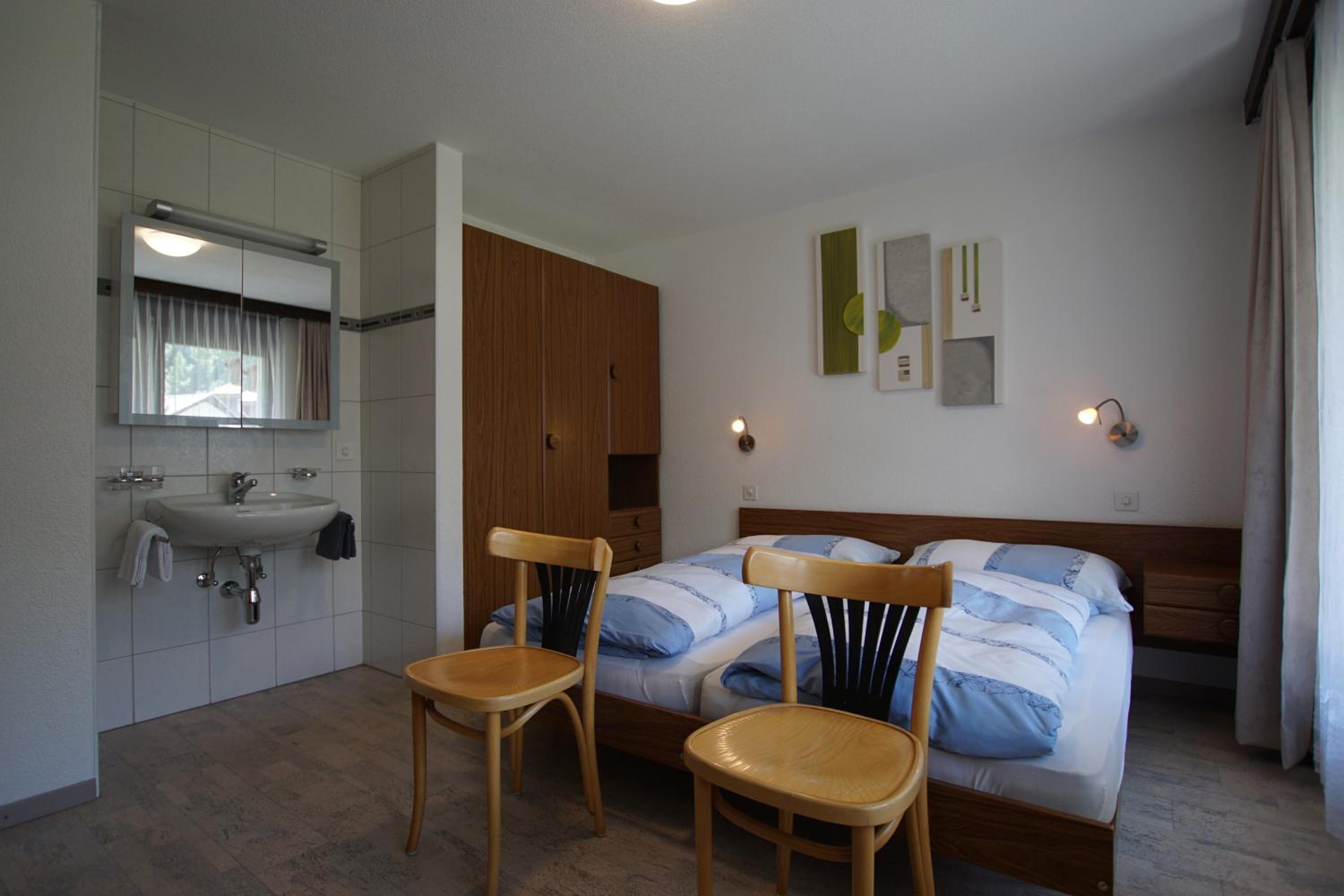 One-Bedroom Apartment (4-5 Adults) photo 1