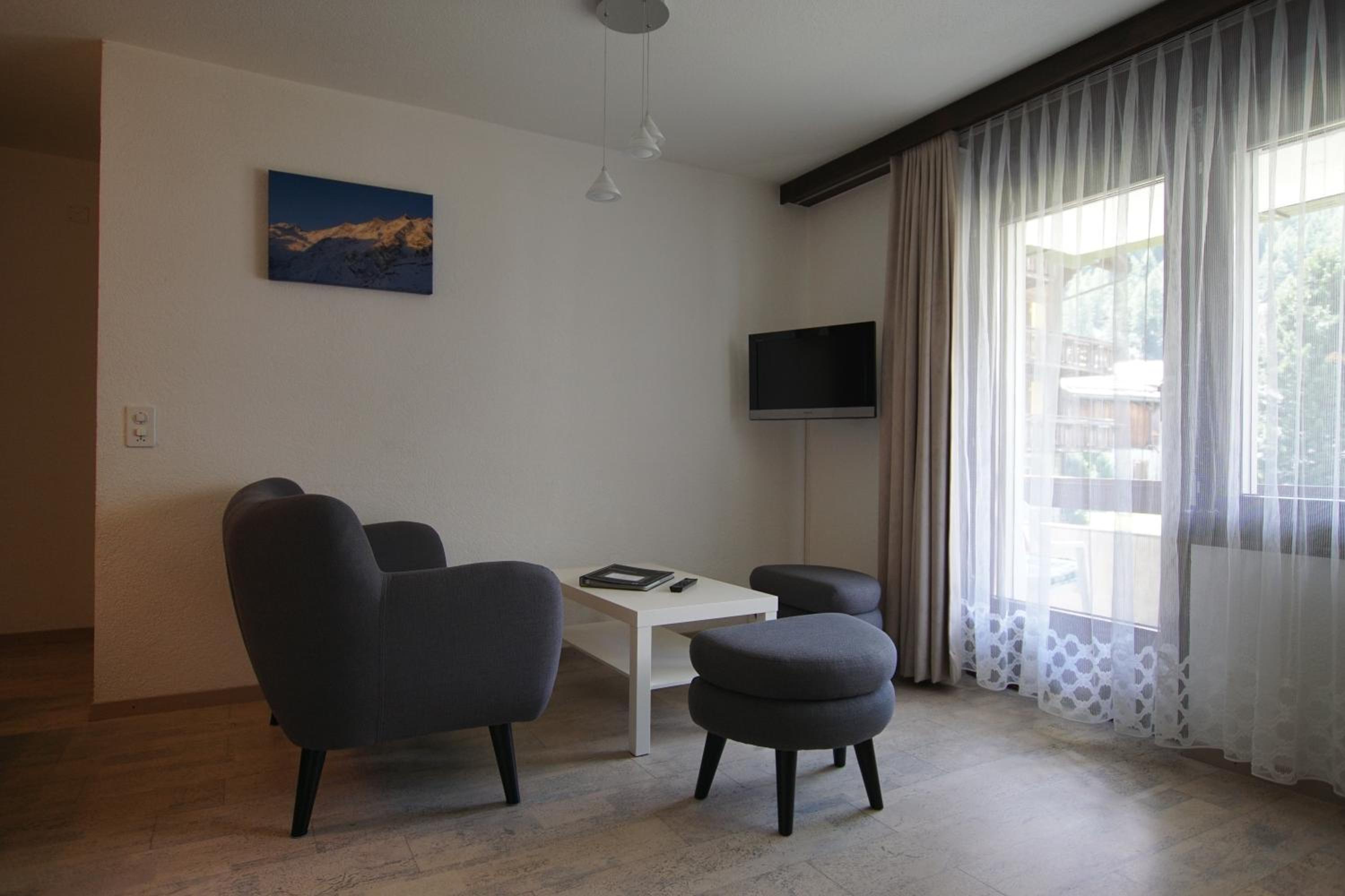 One-Bedroom Apartment (4-5 Adults) photo 2