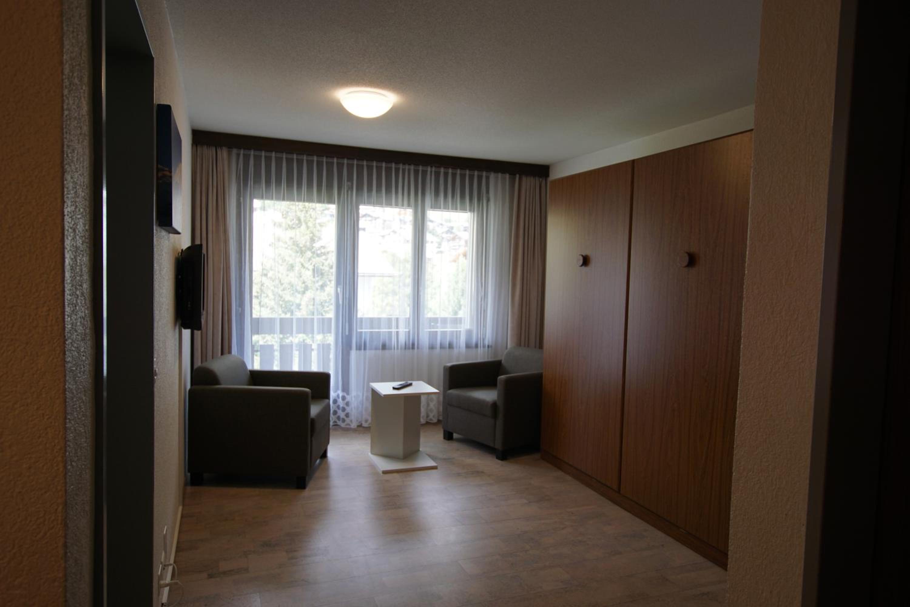 Small One-Bedroom Apartment (4 Adults) photo 1