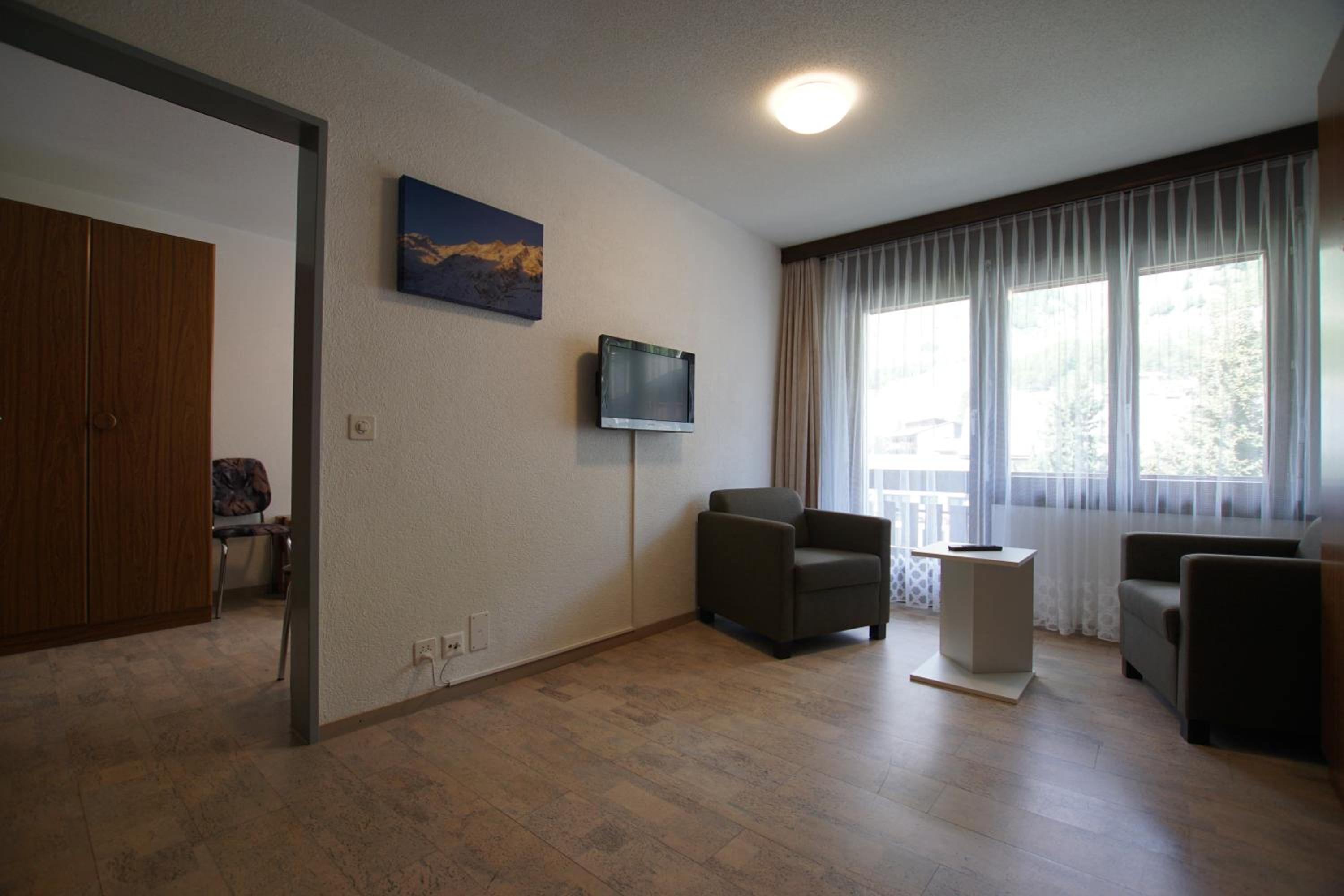 Small One-Bedroom Apartment (4 Adults) photo 2