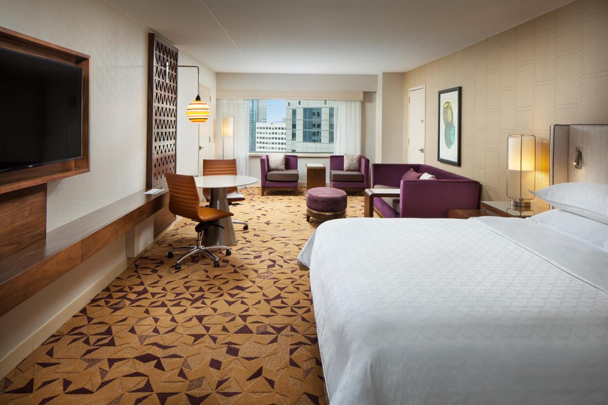 One-Bedroom Executive King Suite - High Floor - Photo 7