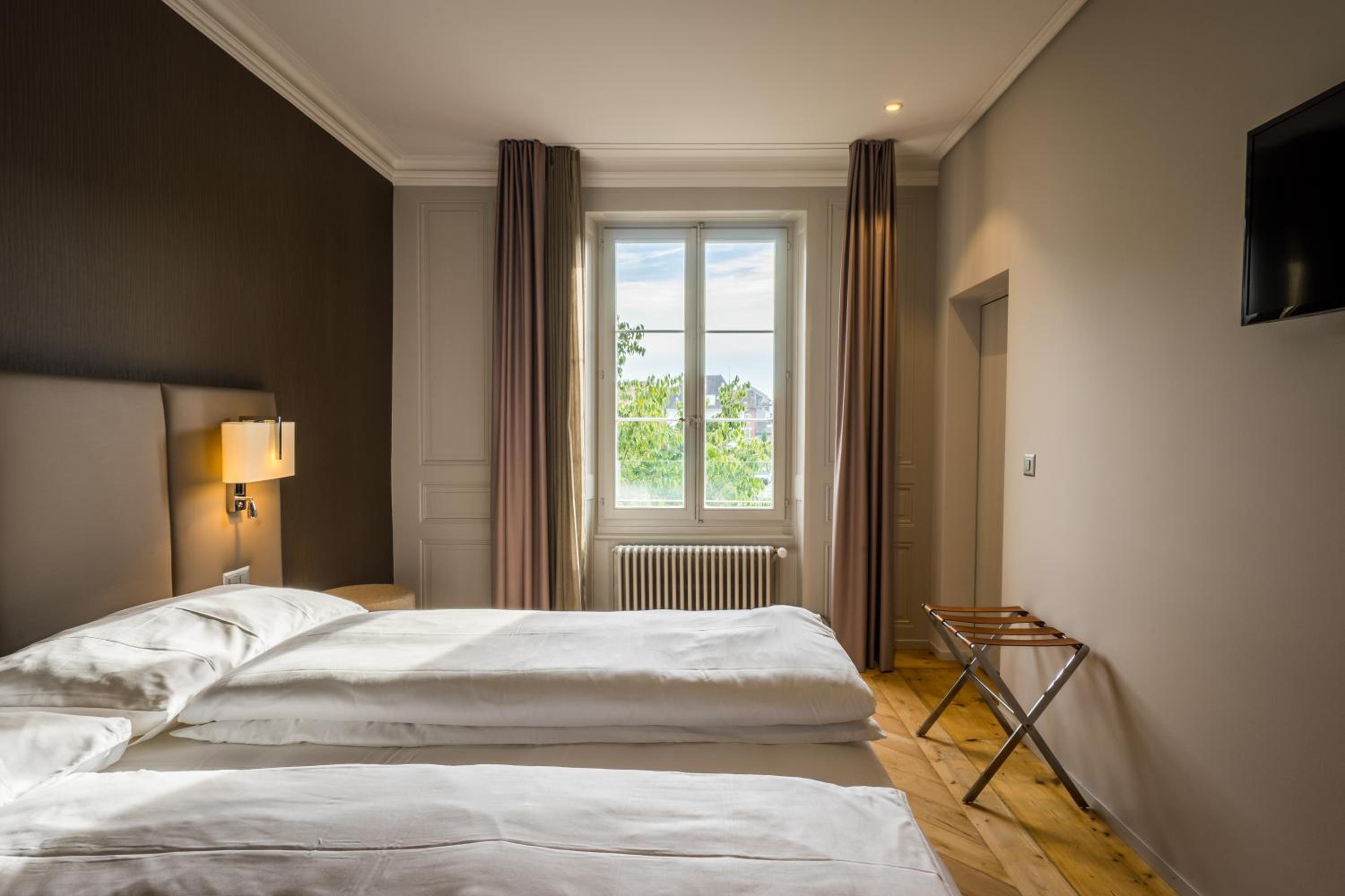 Double Room city side